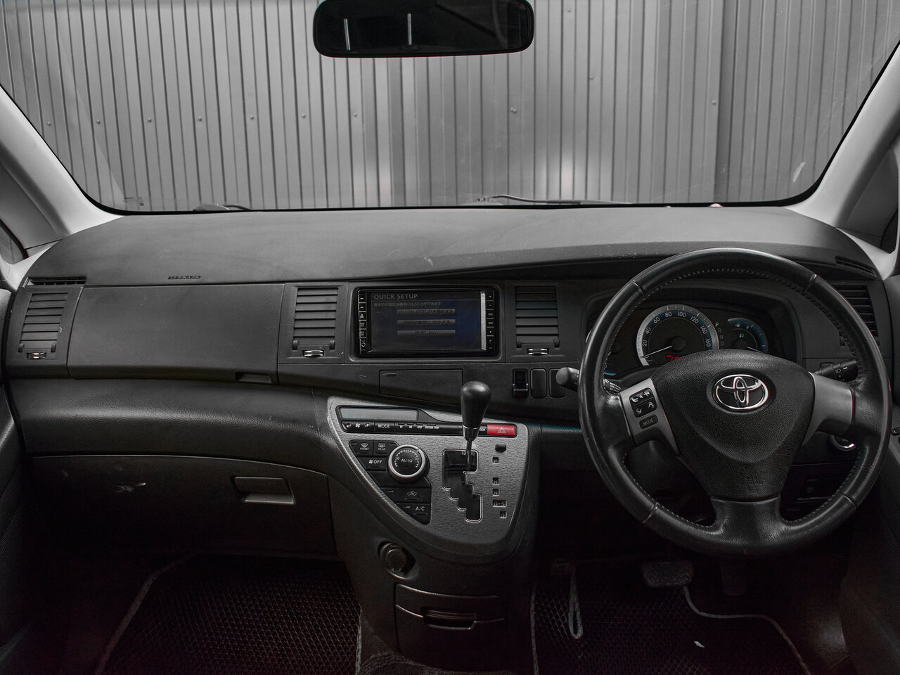 Купить Toyota ISis 1.8 CVT (144 л.с.), 2010 в Екатеренбурге