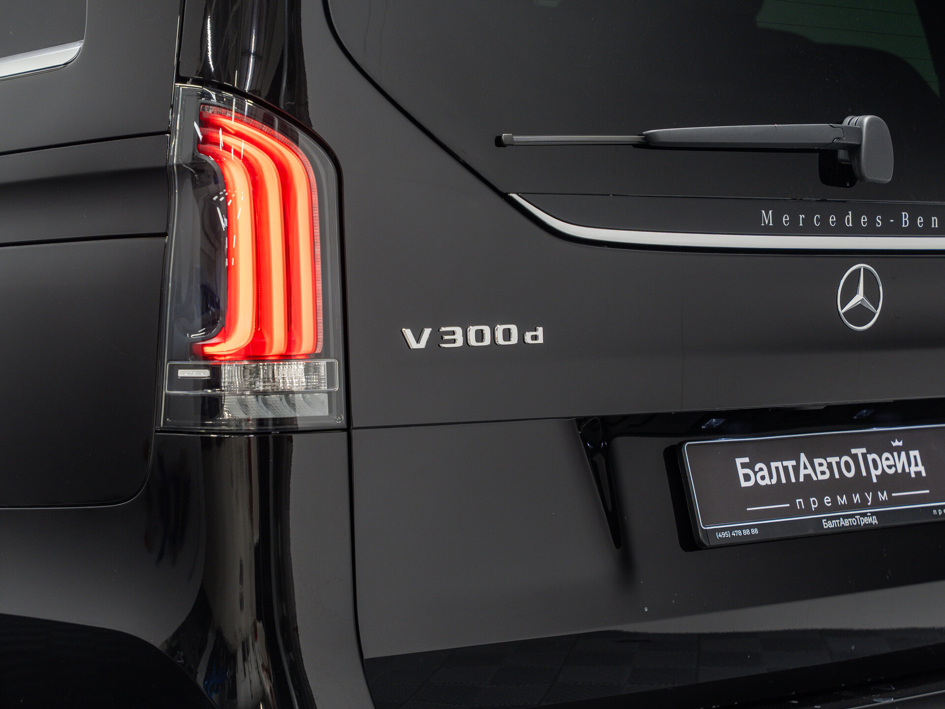 Автомобиль Mercedes-Benz V-Класс 300 d экстра длинный 2.0d AT (237 л.с.) 4WD - 10