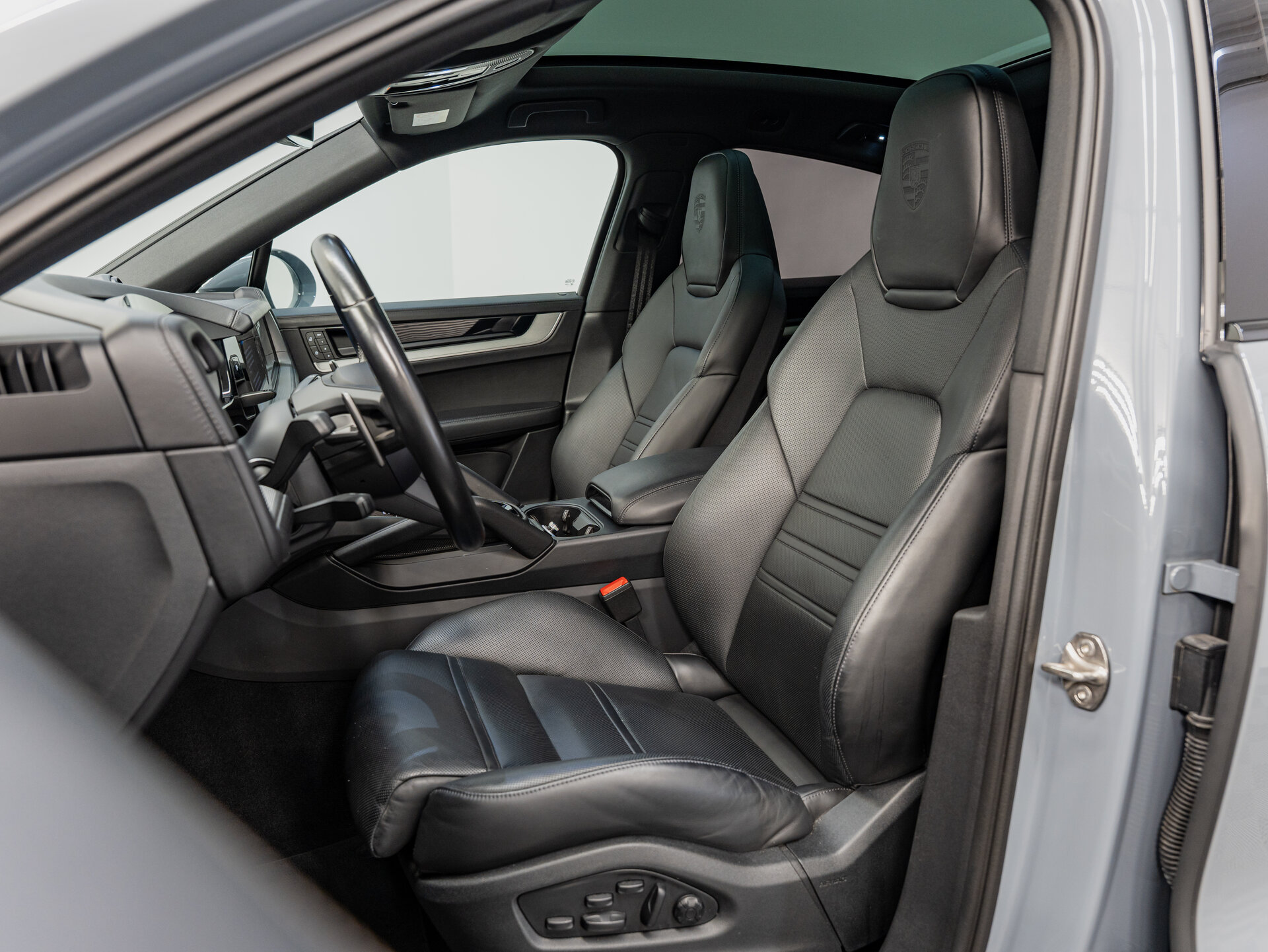 Автомобиль Porsche Cayenne S Coupé 4.0 AT (474 л.с.) 4WD - 18