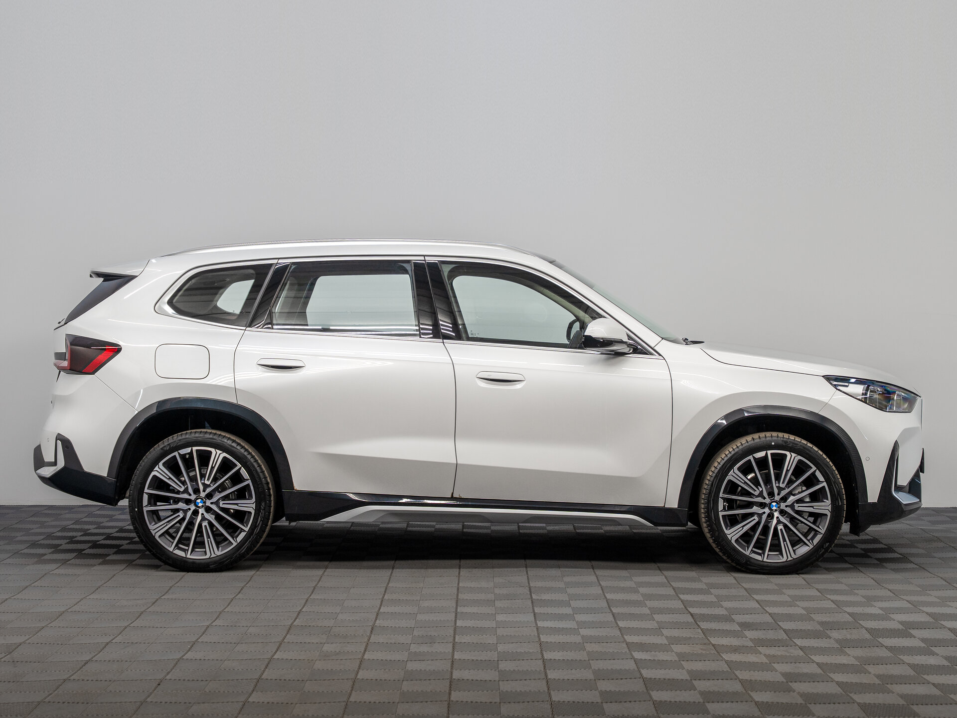 Автомобиль BMW X1 25Li xDrive 2.0 AMT (204 л.с.) 4WD - 4