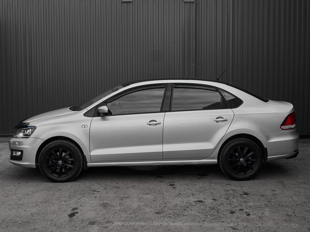 Купить Volkswagen Polo 1.6 AT (110 л.с.), 2016 в Екатеренбурге