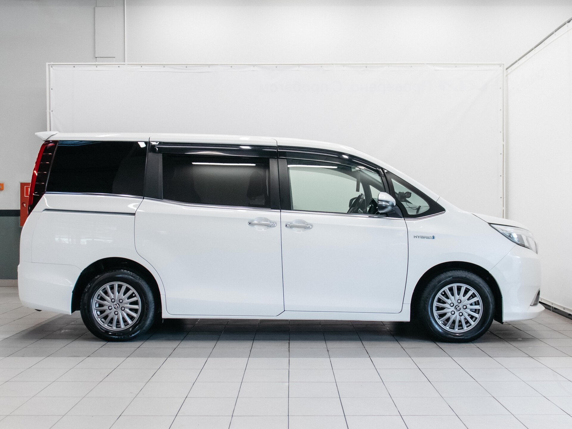Toyota Esquire 2016 6