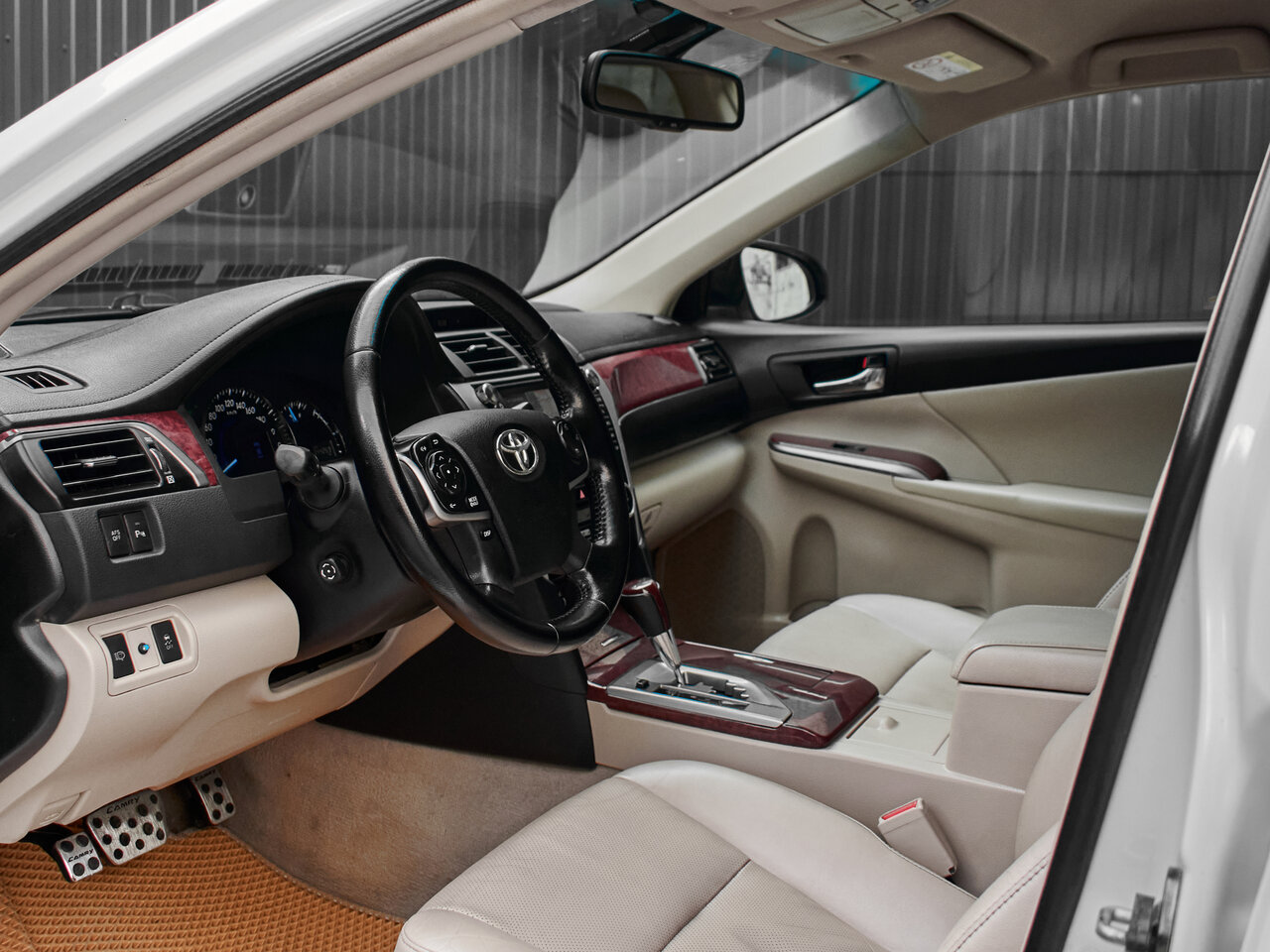 Купить Toyota Camry 3.5 AT (249 л.с.), 2014 в Екатеренбурге