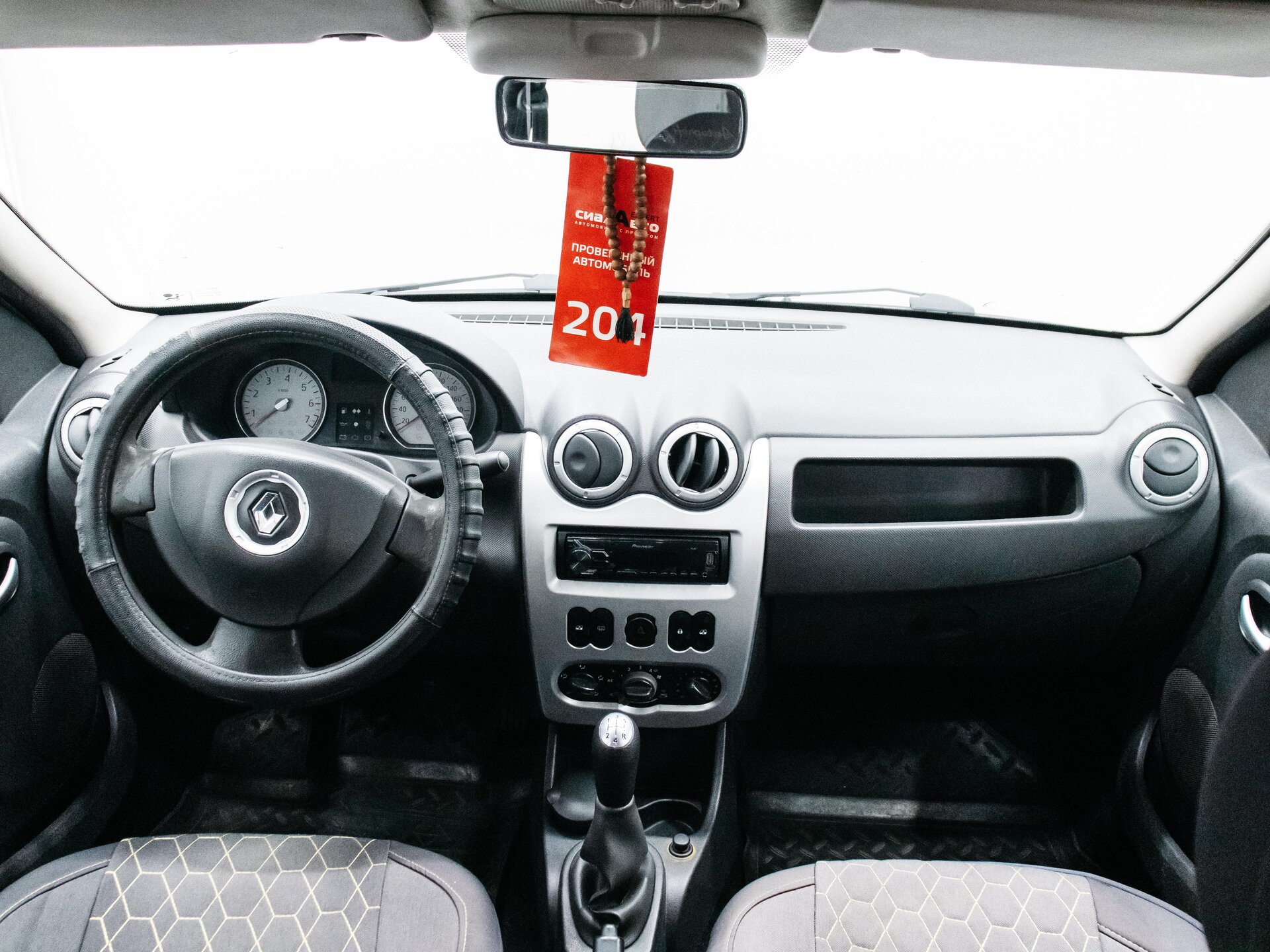Renault Logan 2010 13
