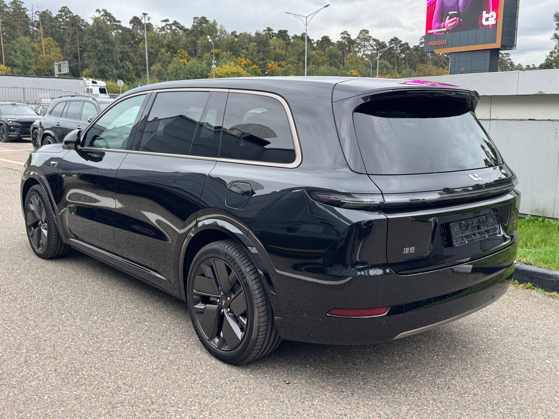 Автомобиль LiXiang L9 52.3 kWh 1.5hyb AT (449 л.с.) 4WD - 6