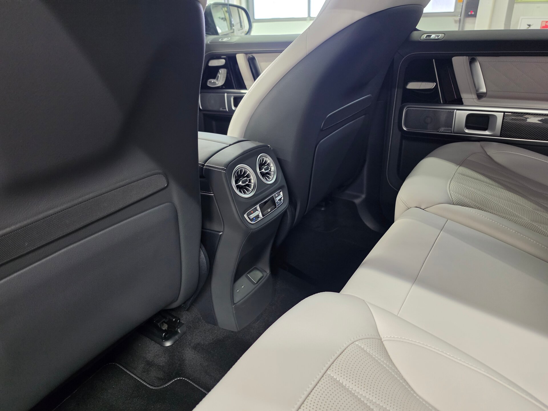 Автомобиль Mercedes-Benz G-Класс AMG 63 AMG 4.0 AT (585 л.с.) 4WD - 19