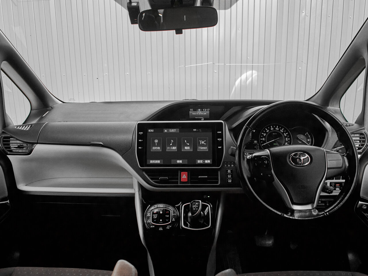 Купить Toyota Noah 1.8hyb CVT (99 л.с.), 2018 в Екатеренбурге