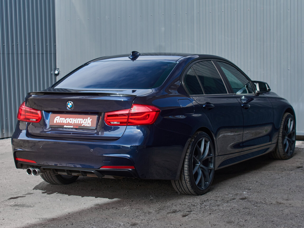 Купить BMW 3 серии 320i 2.0 AT (184 л.с.), 2017 в Екатеренбурге