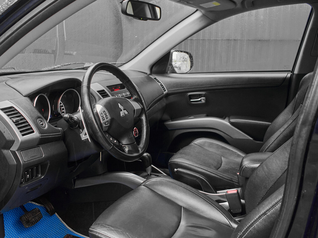 Купить Mitsubishi Outlander 2.4 CVT (170 л.с.) 4WD, 2011 в Екатеренбурге