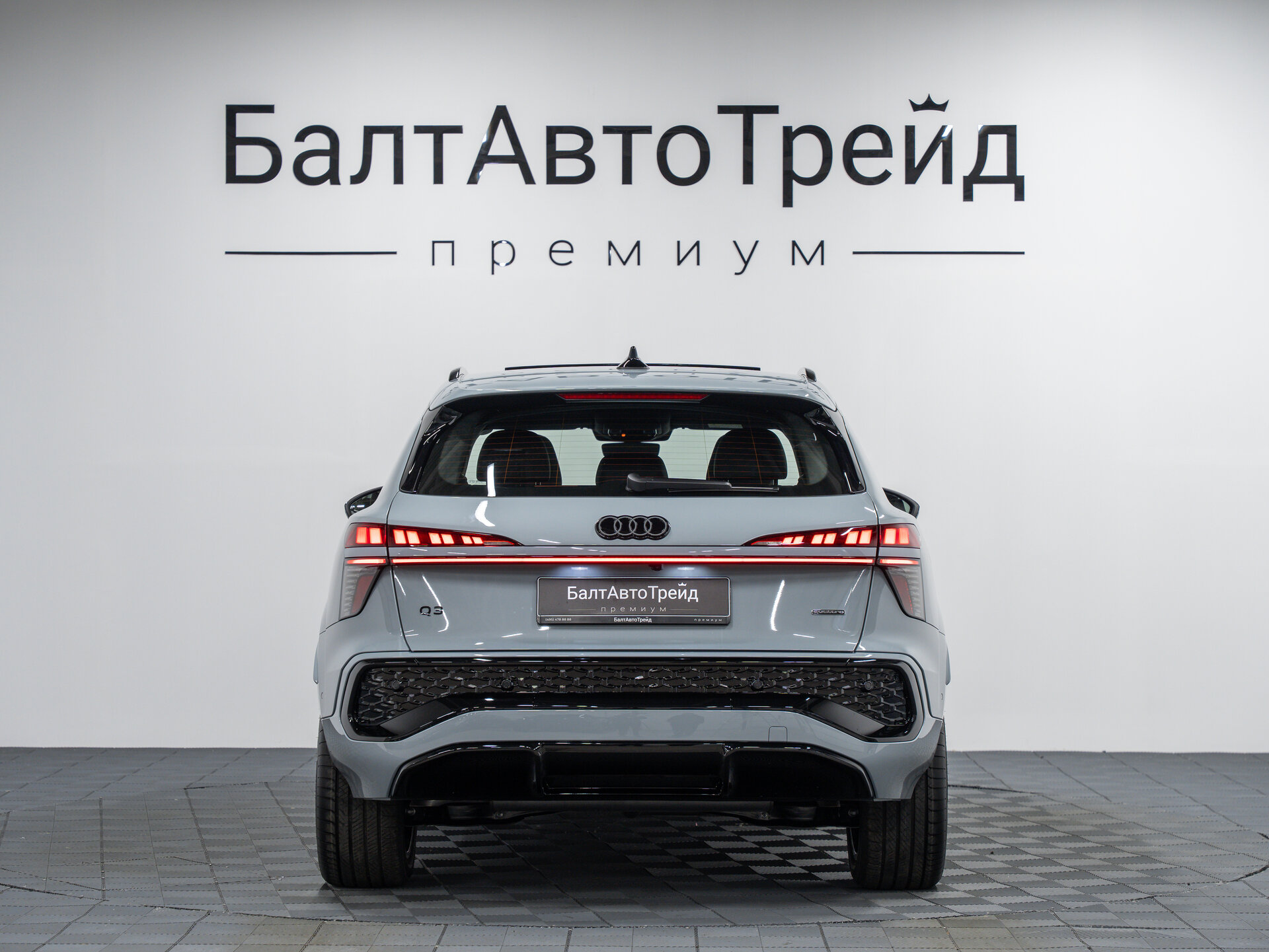 Автомобиль Audi Q3 TFSI 2.0 AMT (258 л.с.) 4WD - 8