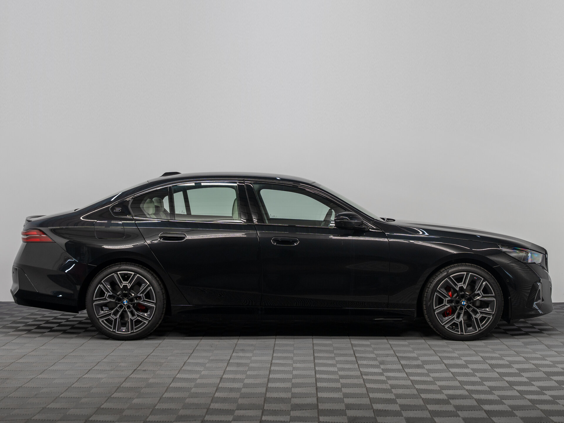 Автомобиль BMW 5 серии 540d xDrive 3.0d AT (303 л.с.) 4WD - 8