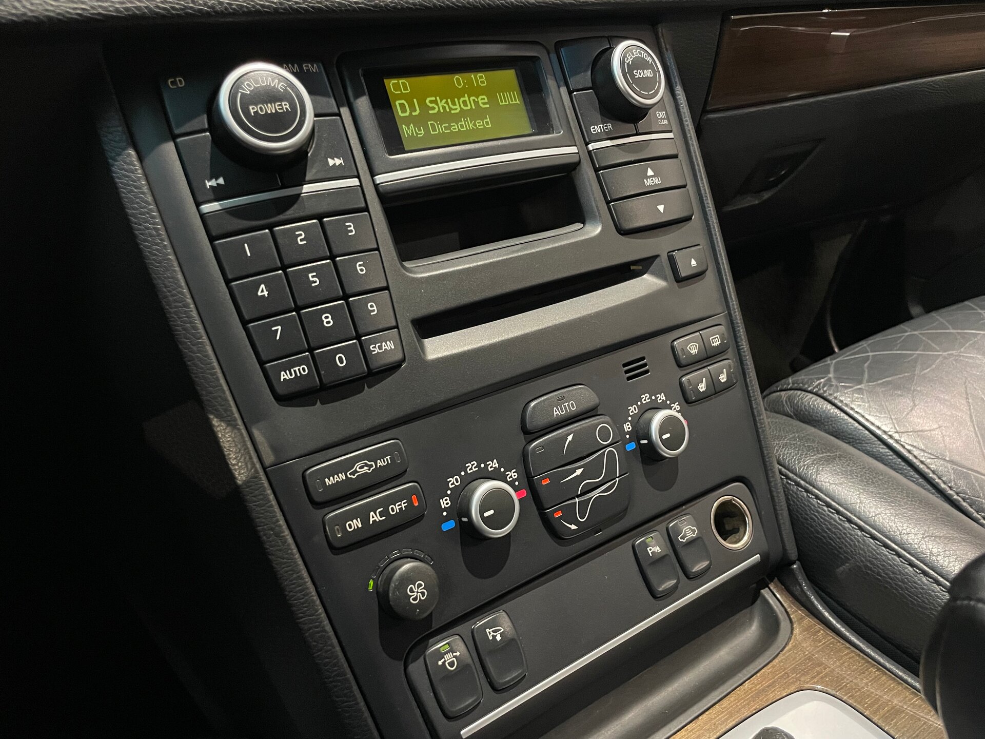 Автомобиль Volvo XC90 2.5 AT (210 л.с.) 4WD - 18