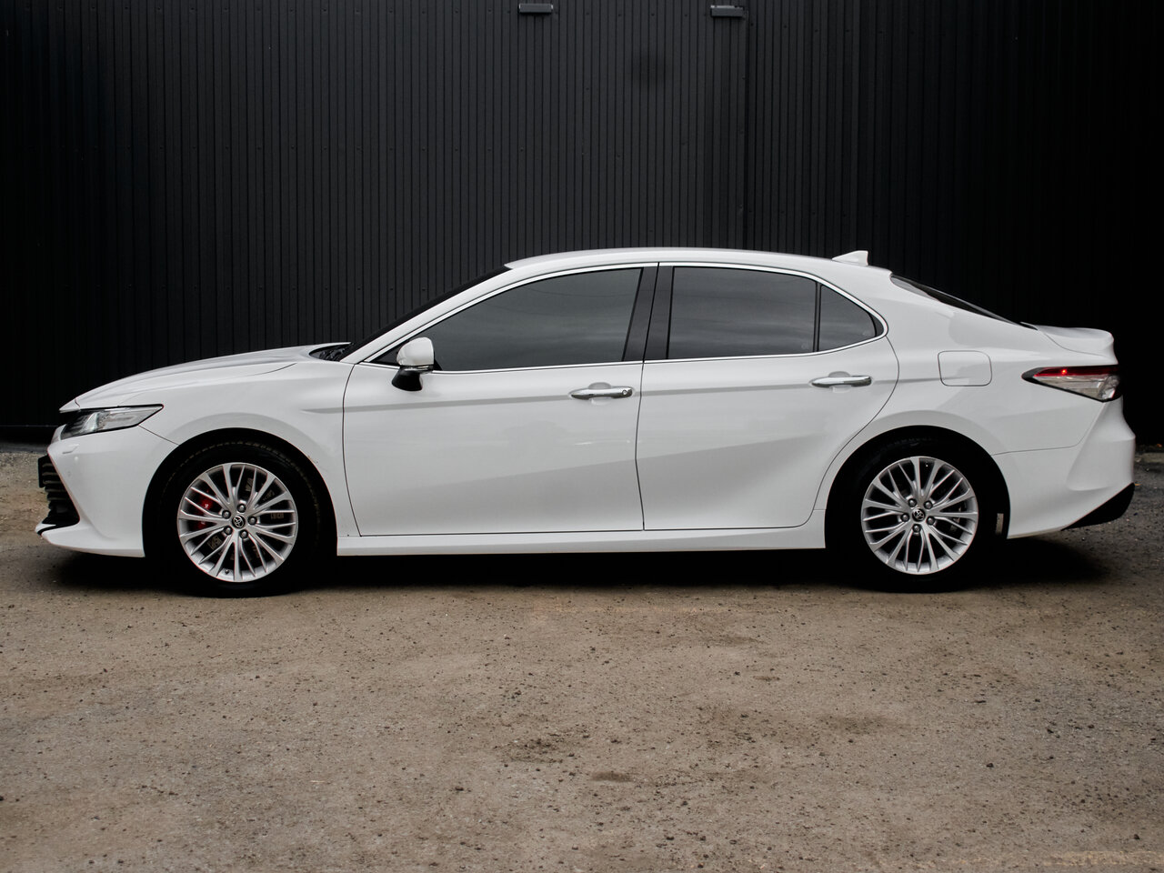 Купить Toyota Camry 2.5 AT (181 л.с.), 2021 в Екатеренбурге