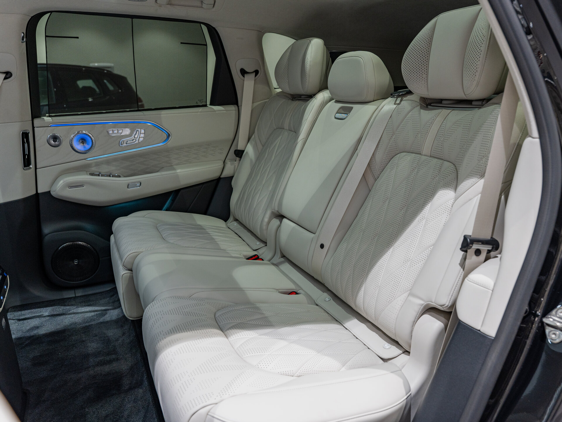 Автомобиль Zeekr 8X 70 kWh 2.0hyb AT (898 л.с.) 4WD - 20