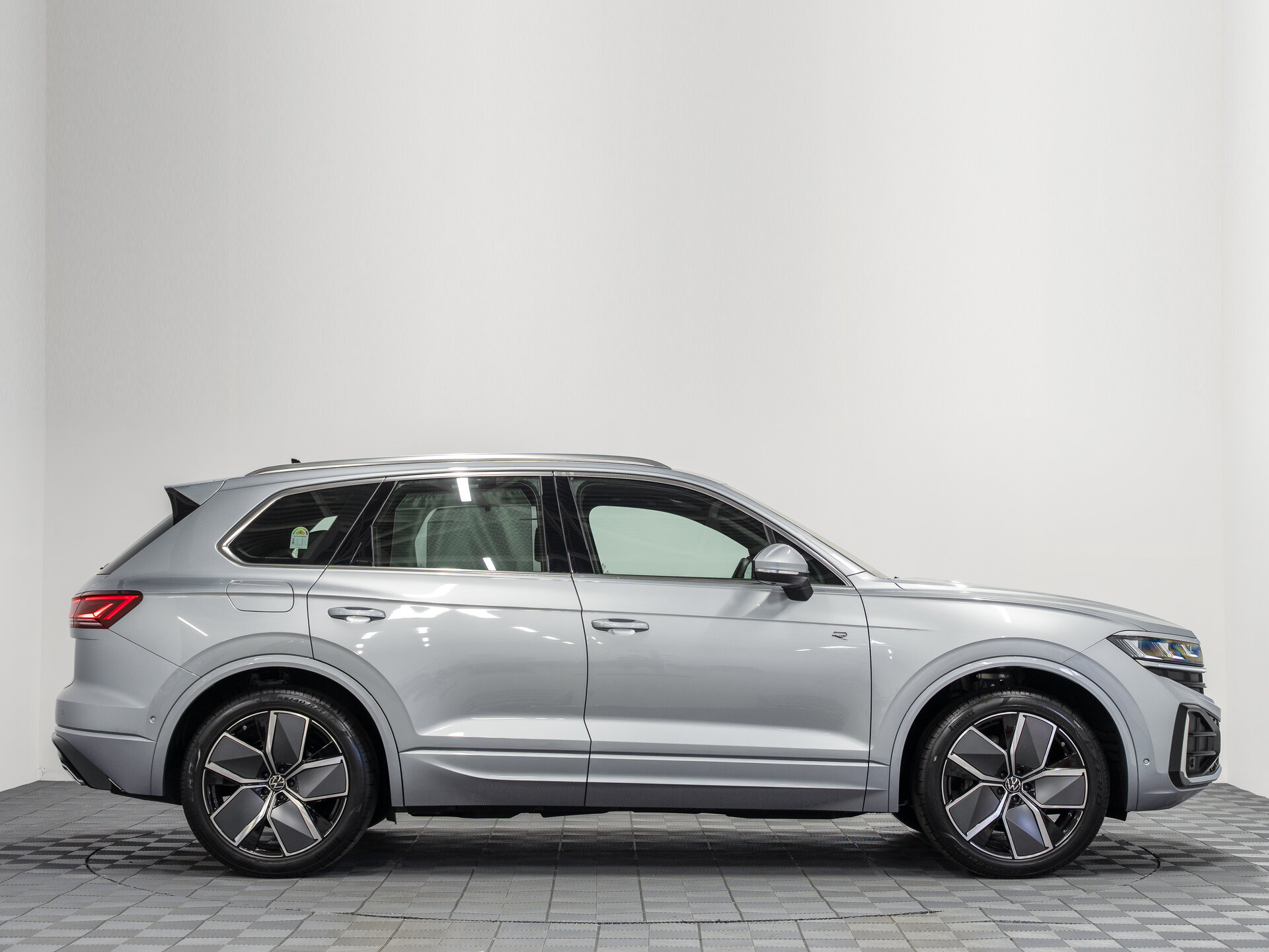 Автомобиль Volkswagen Touareg 3.0d AT (286 л.с.) 4WD - 6