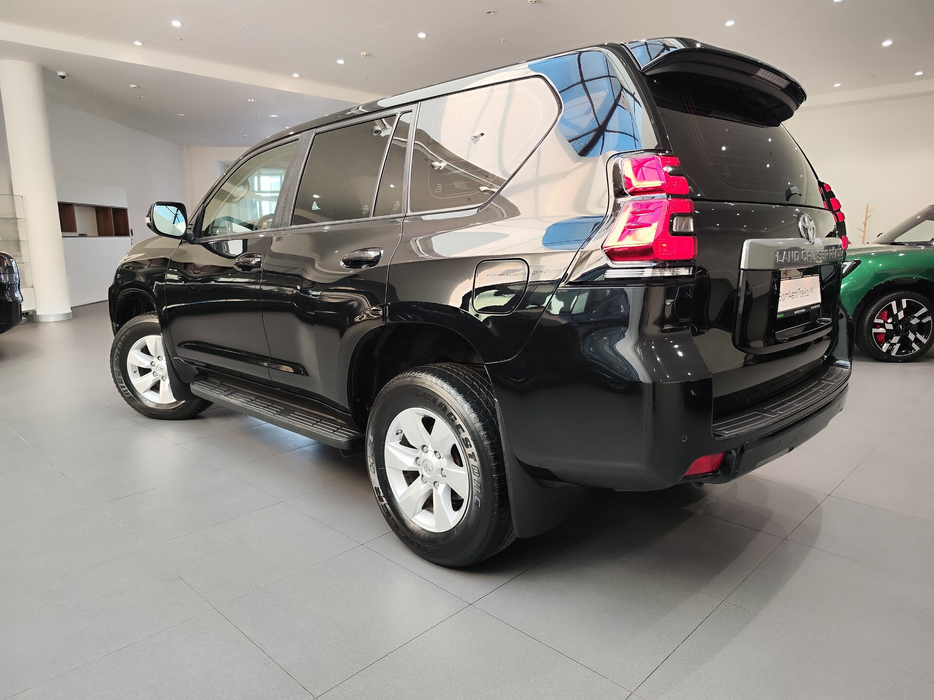 Автомобиль Toyota Land Cruiser Prado 2.8d AT (177 л.с.) 4WD - 4