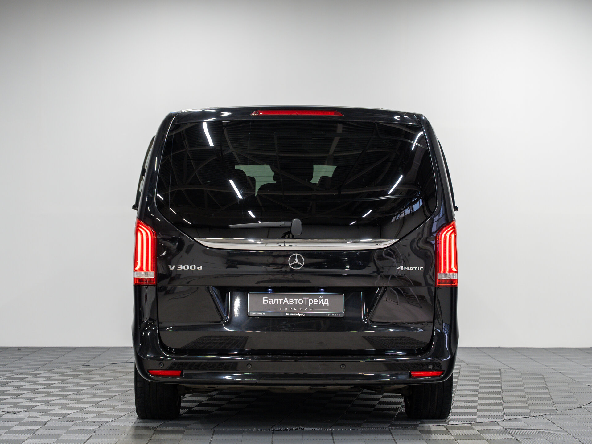 Автомобиль Mercedes-Benz V-Класс 300 d экстра длинный 2.0d AT (237 л.с.) 4WD - 8