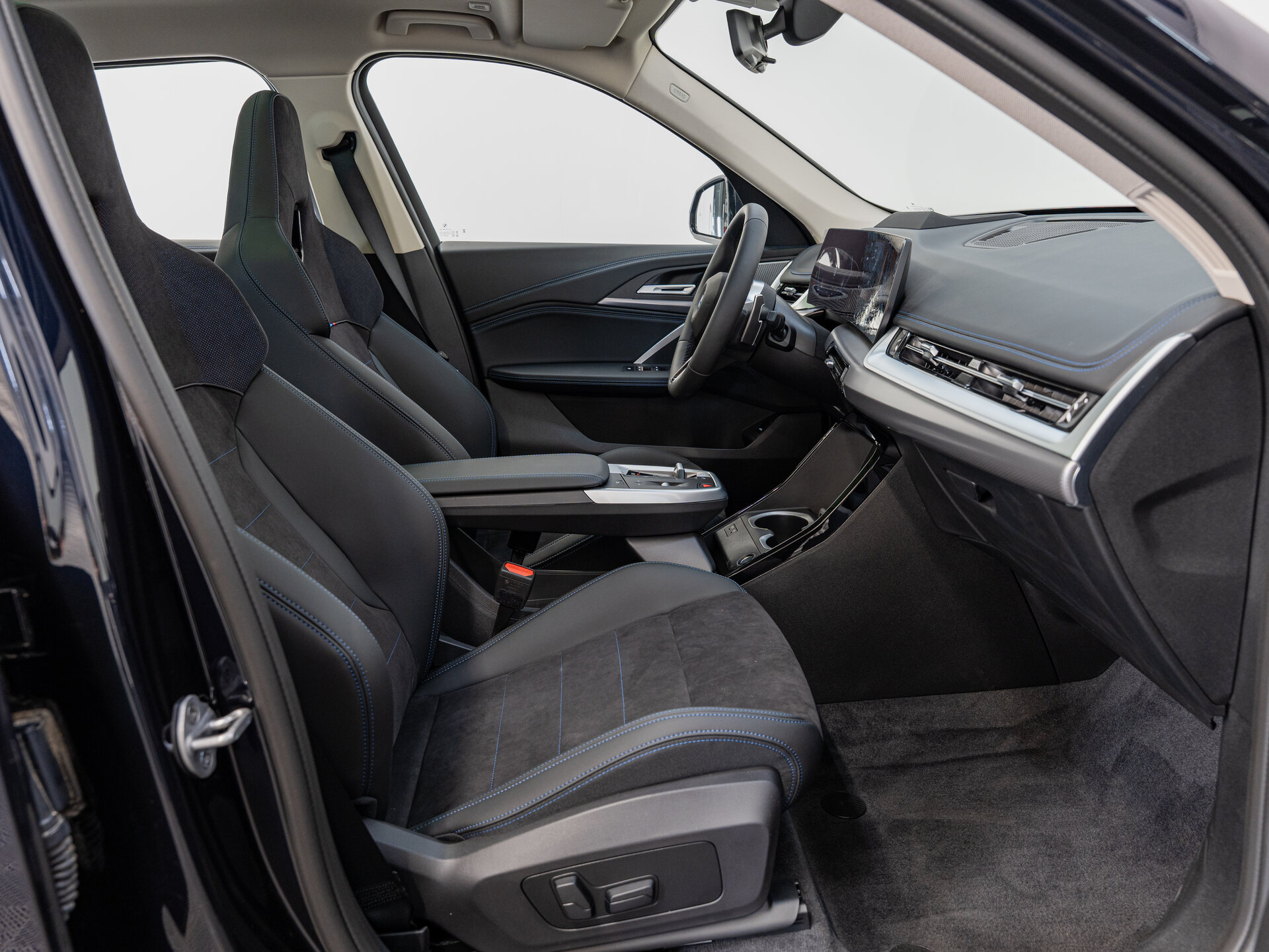 Автомобиль BMW X1 25Li xDrive 2.0 AMT (204 л.с.) 4WD - 16