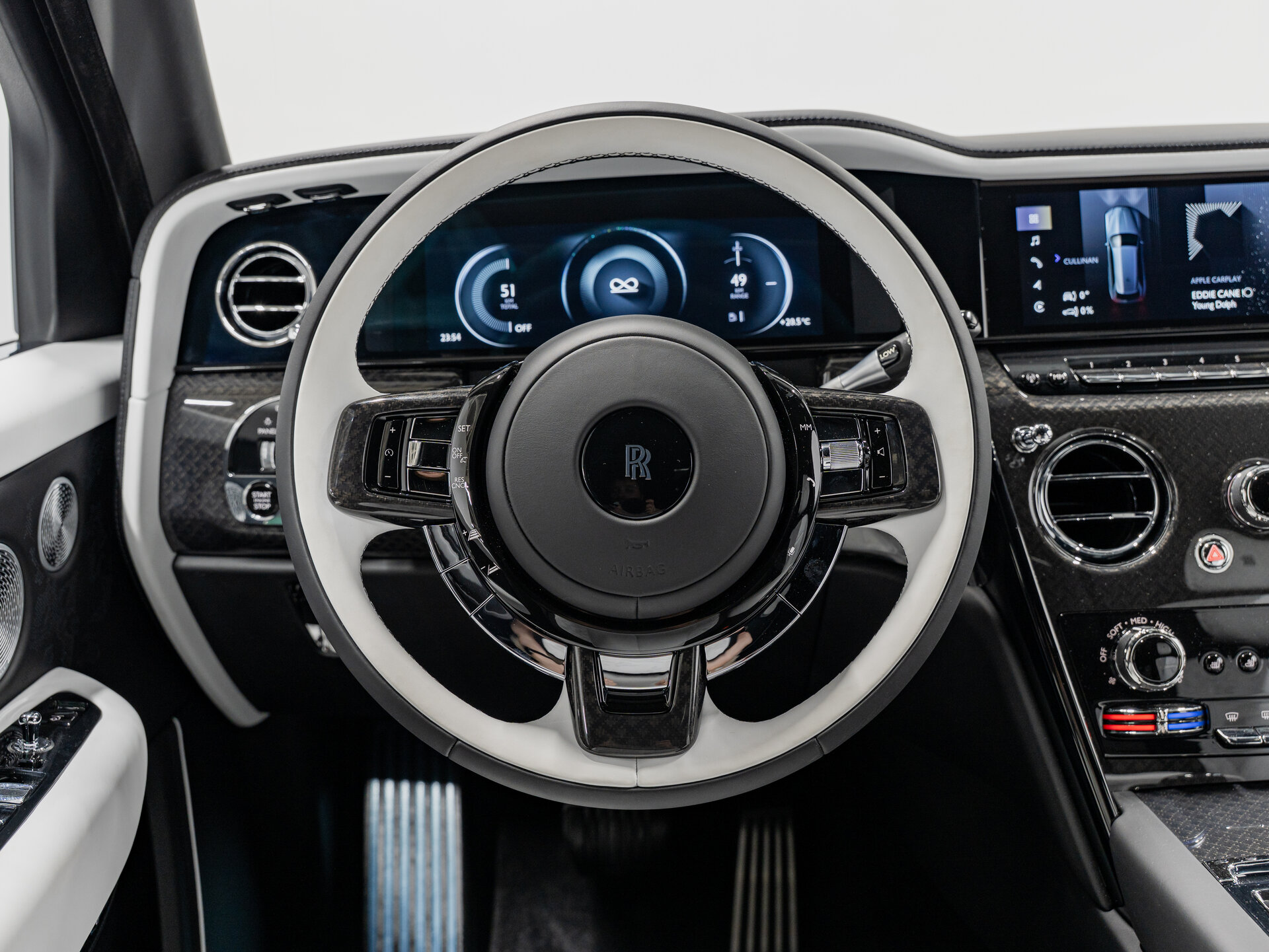 Автомобиль Rolls-Royce Cullinan Black Badge 6.8 AT (600 л.с.) 4WD - 17
