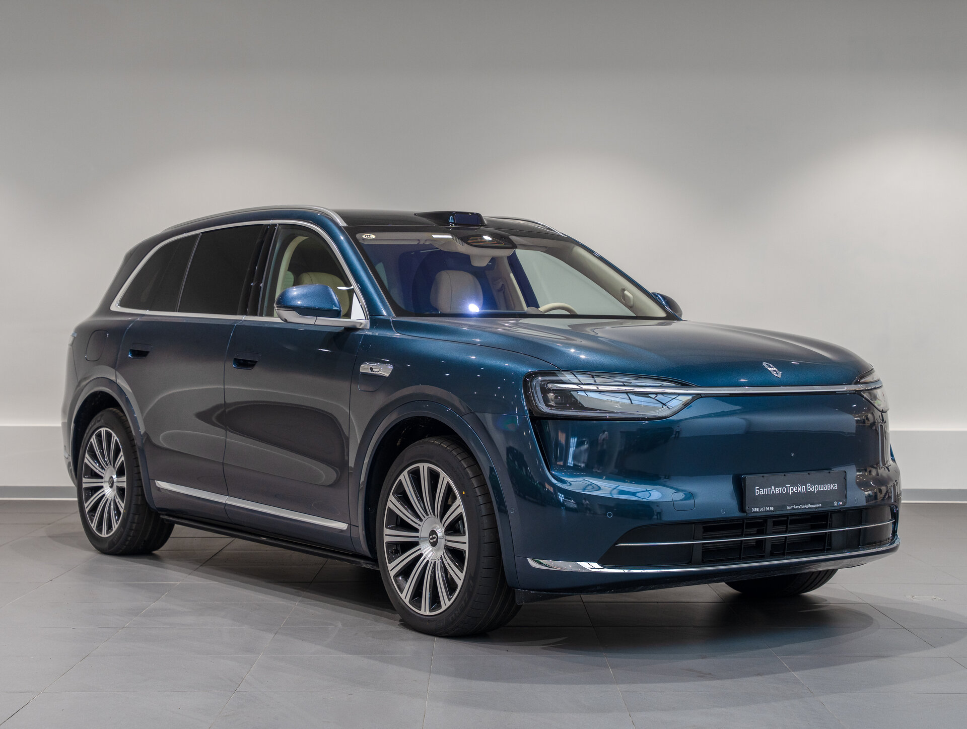 Автомобиль Aito M7 53.4 kWh 1.5hyb AT (533 л.с.) 4WD - 3