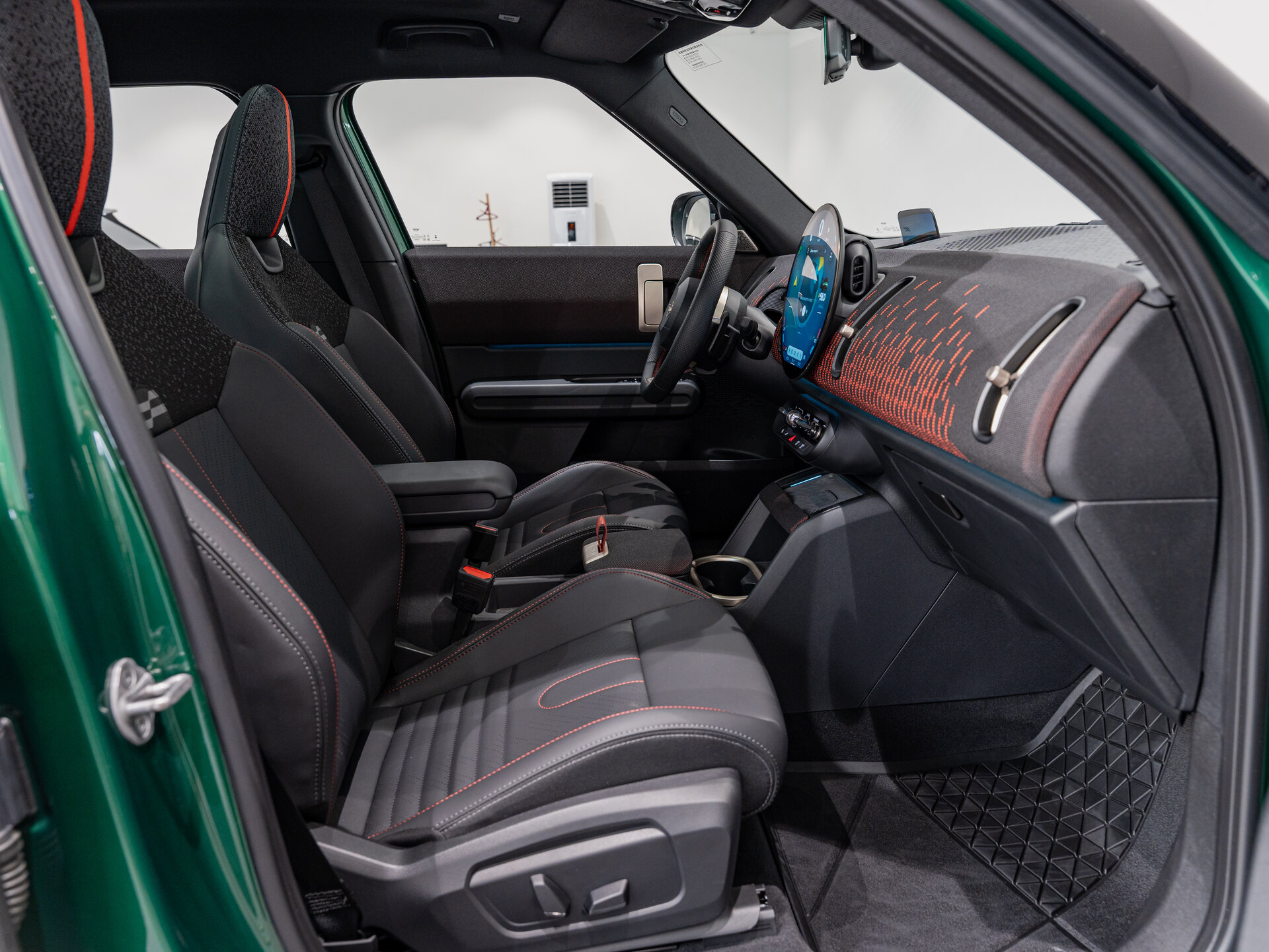 Автомобиль Mini Countryman John Cooper Works 2.0 AMT (300 л.с.) 4WD - 9