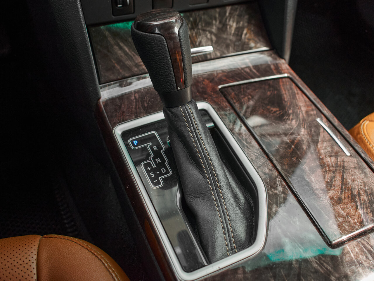 Купить Toyota Camry 2.5 AT (181 л.с.), 2016 в Екатеренбурге
