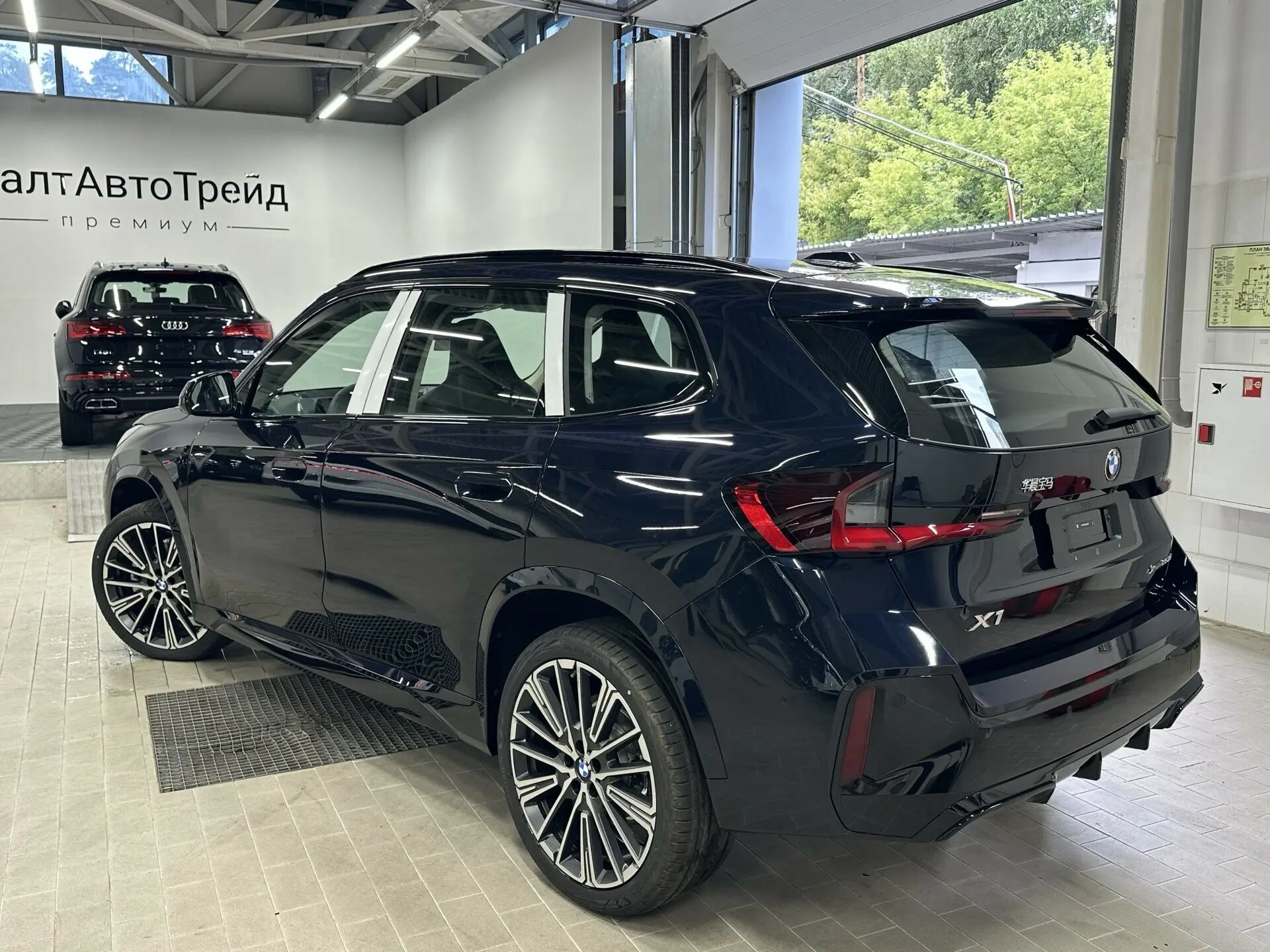 Автомобиль BMW X1 25Li xDrive 2.0 AMT (204 л.с.) 4WD - 2