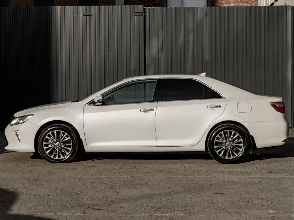 Купить Toyota Camry 3.5 AT (249 л.с.), 2017 в Екатеренбурге