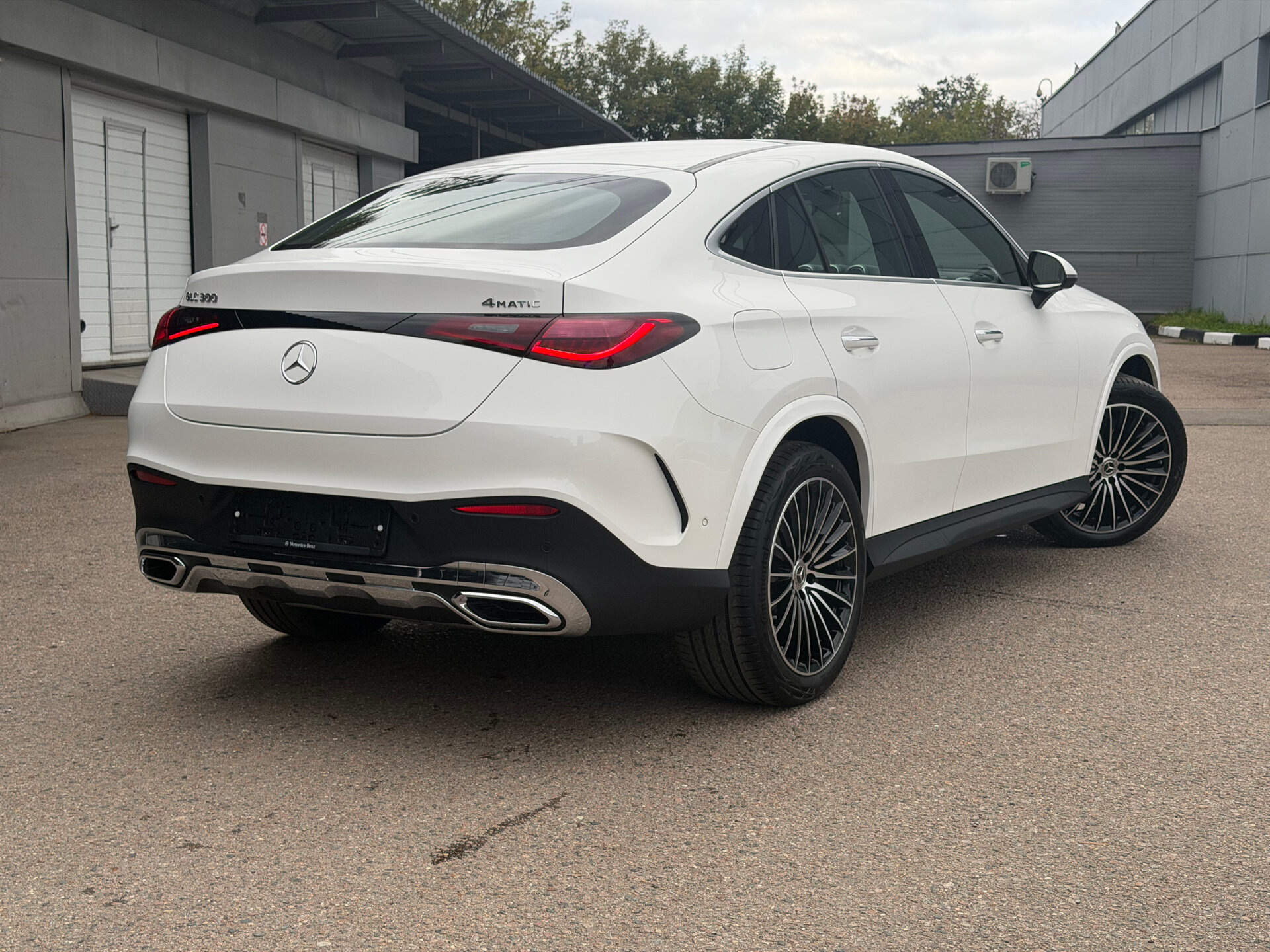 Автомобиль Mercedes-Benz GLC Coupe 300 2.0 AT (258 л.с.) 4WD - 2