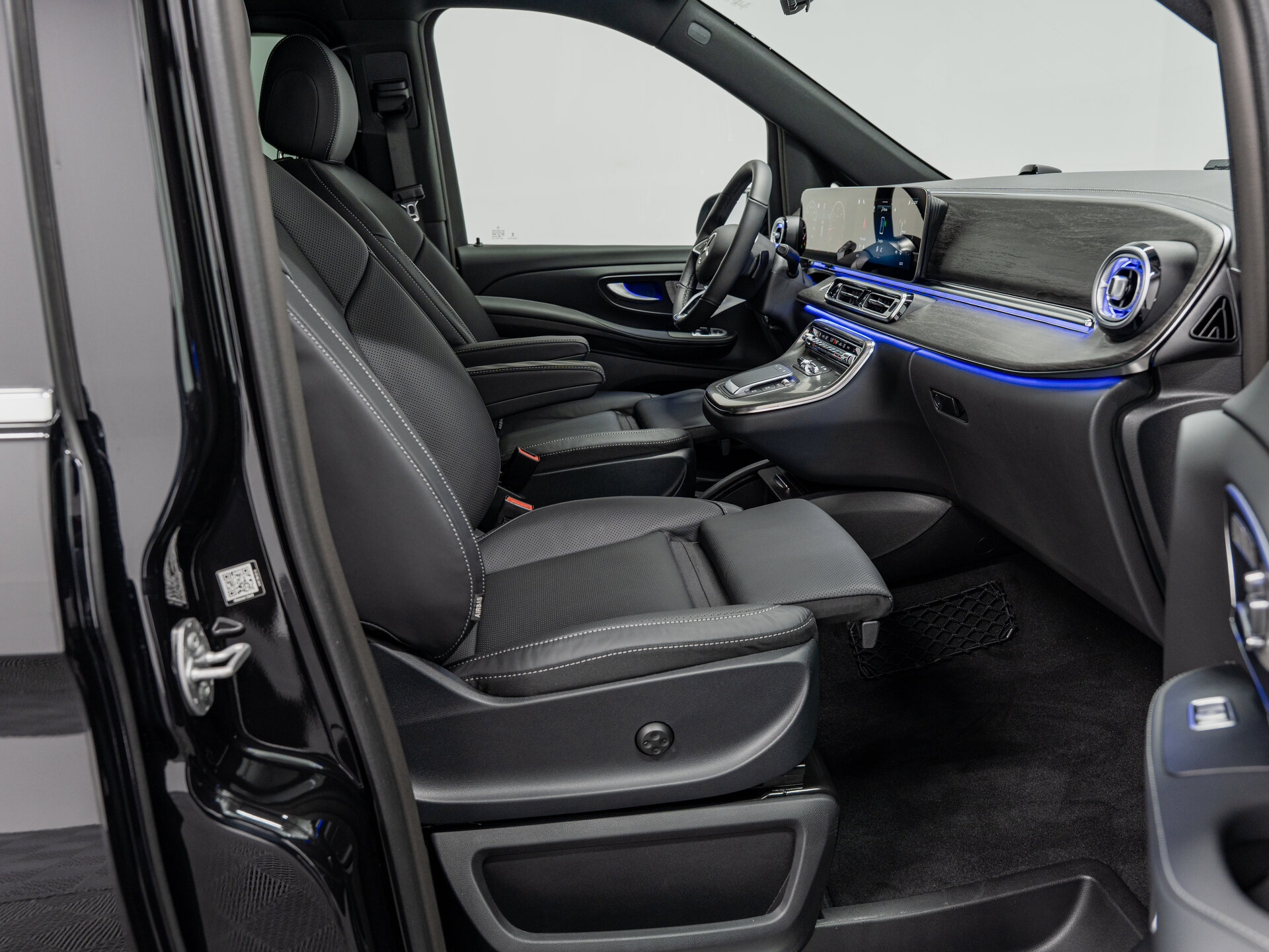 Автомобиль Mercedes-Benz V-Класс 300 d экстра длинный 2.0d AT (237 л.с.) 4WD - 13