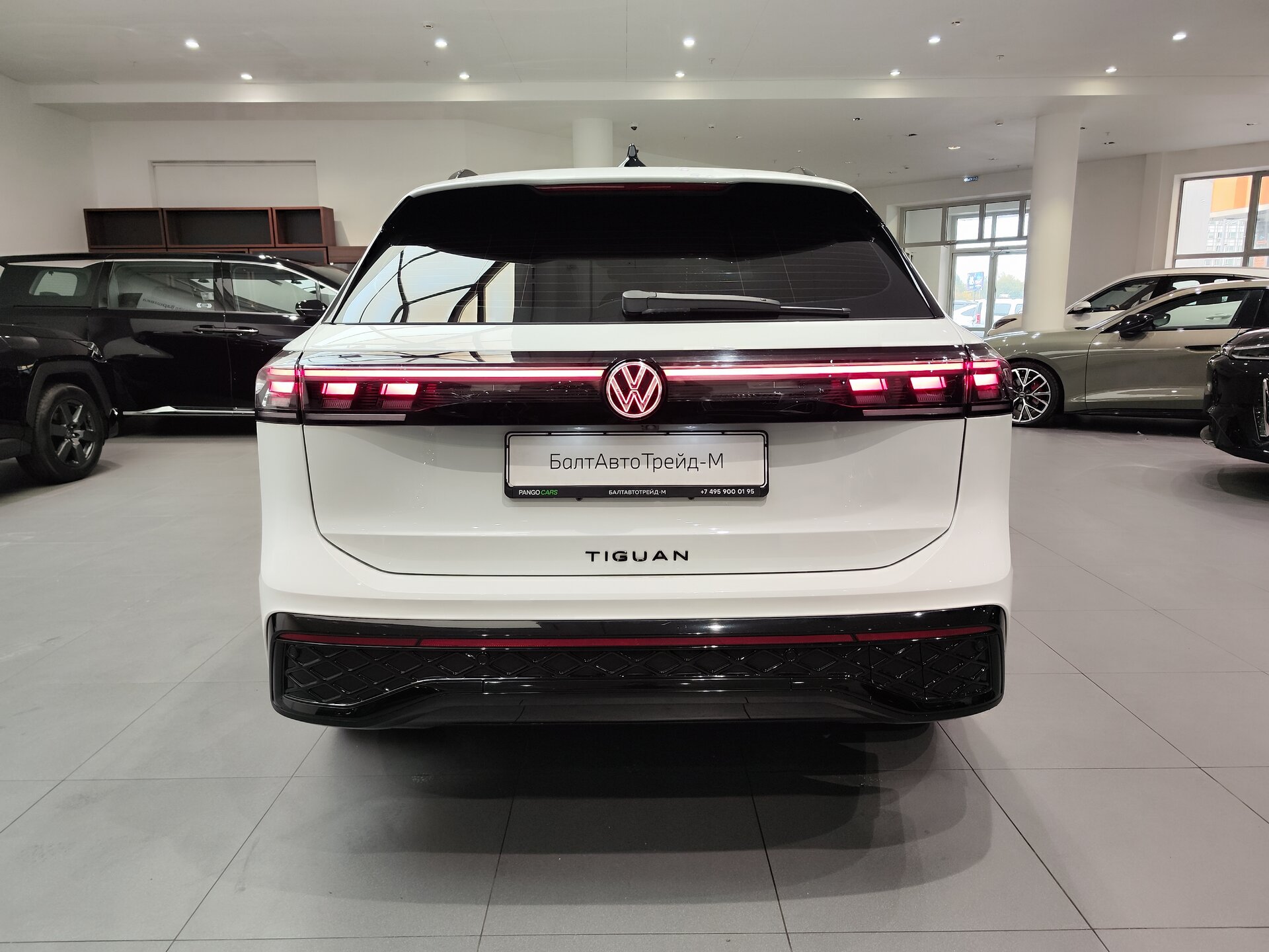 Автомобиль Volkswagen Tiguan L Pro 2.0 AMT (220 л.с.) 4WD - 5