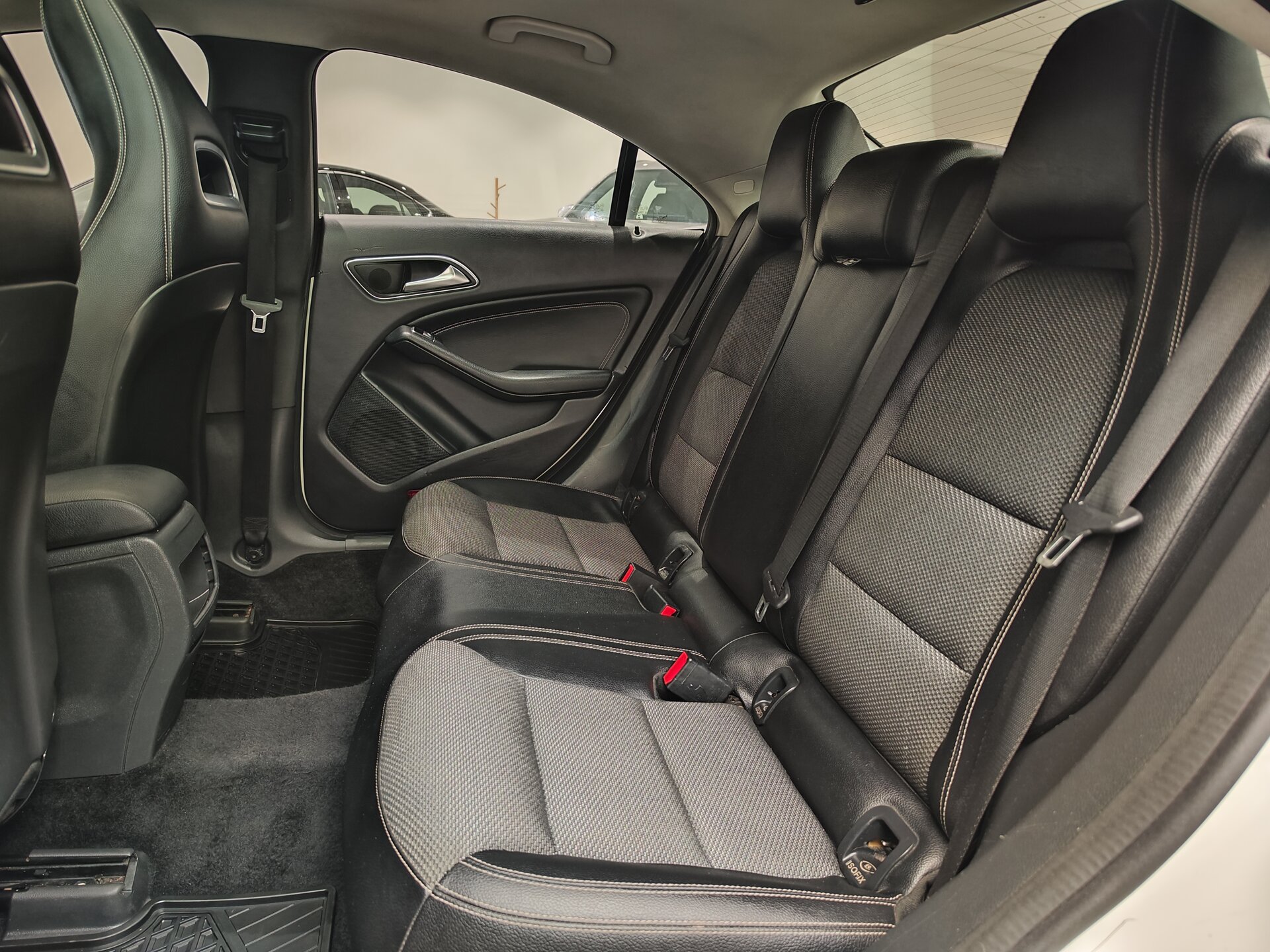 Автомобиль Mercedes-Benz CLA 200 1.6 AMT (156 л.с.) - 9
