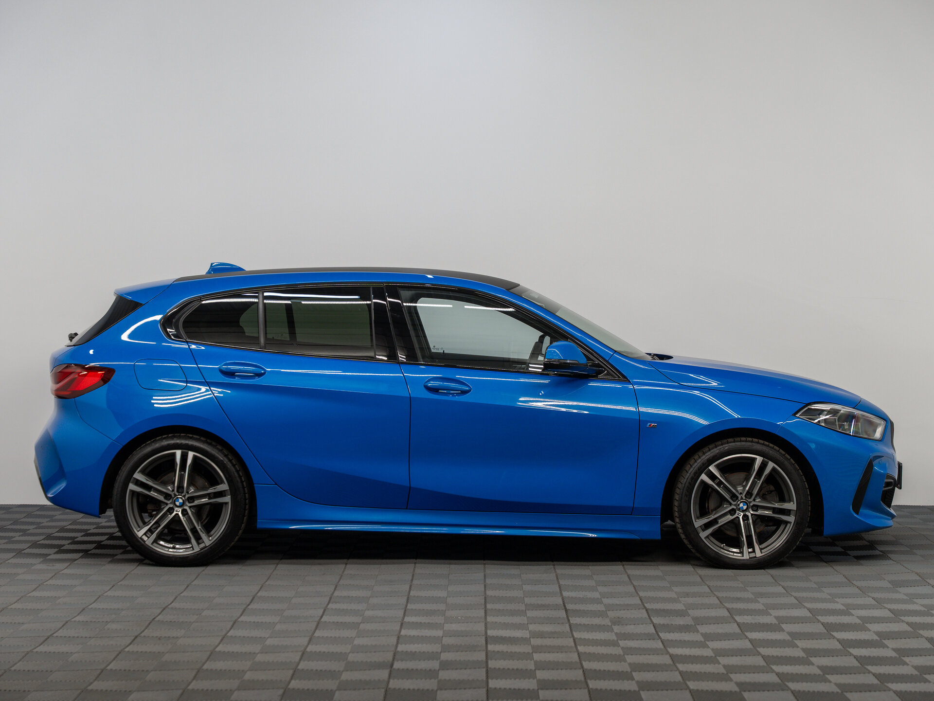 Автомобиль BMW 1 серии 118i 1.5 AMT (140 л.с.) - 4