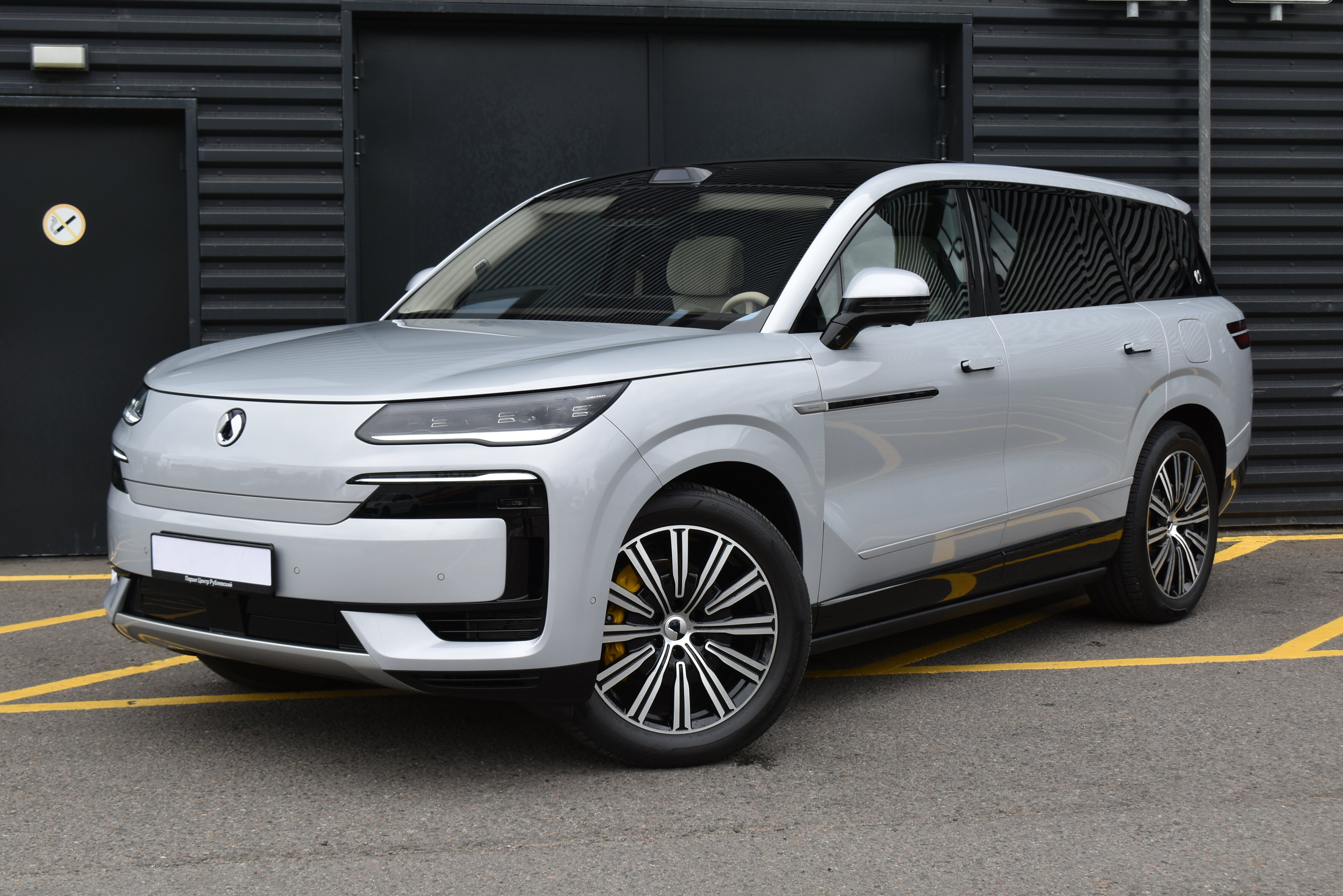 82786190 46.9 kWh 2.0hyb CVT (925 л.с.) 4WD №1