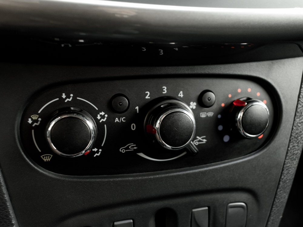 Купить Renault Logan Stepway 1.6 MT (82 л.с.), 2019 в Екатеренбурге