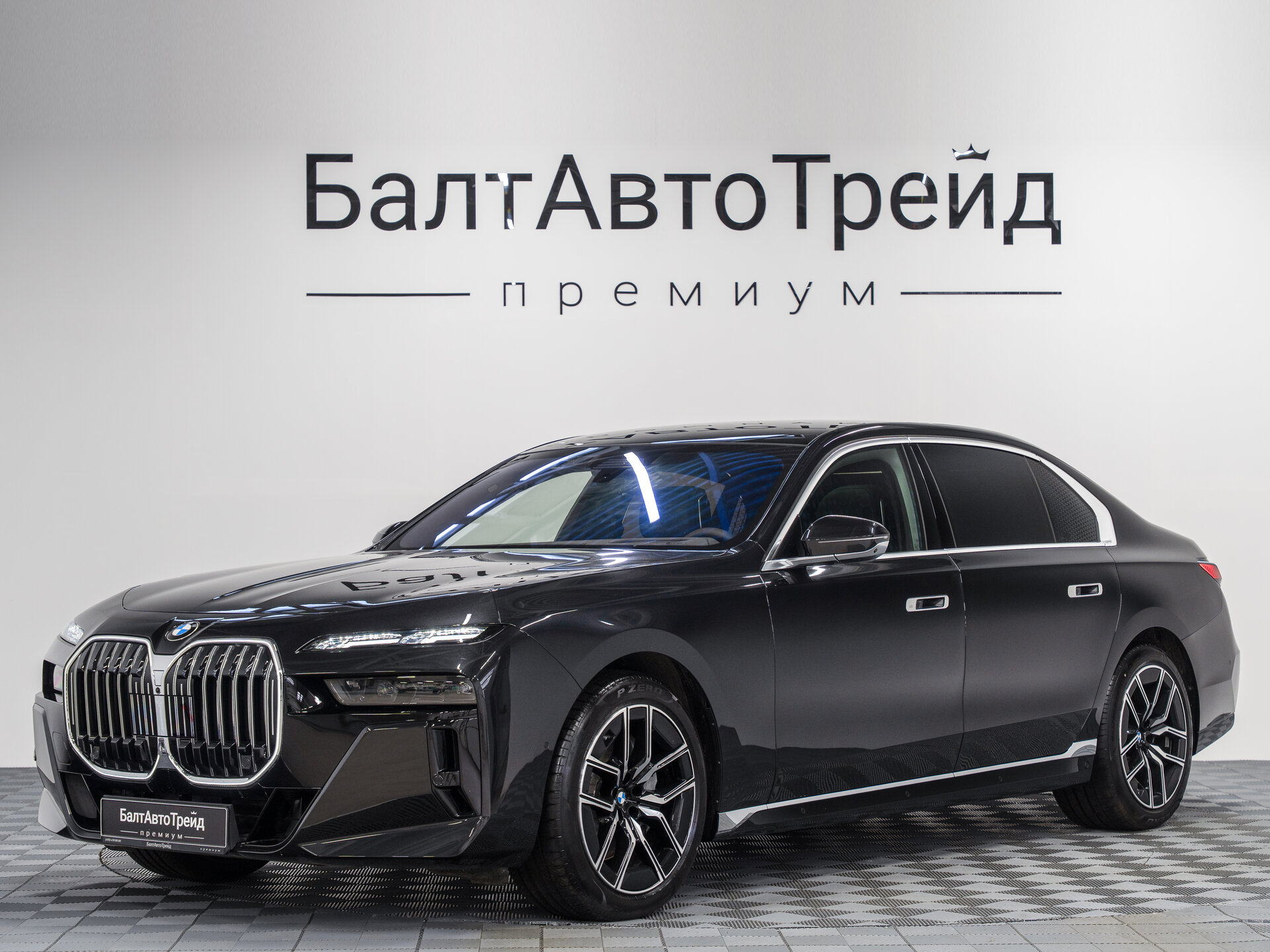 Автомобиль BMW 7 серии 740i xDrive 3.0 AT (380 л.с.) 4WD - 1