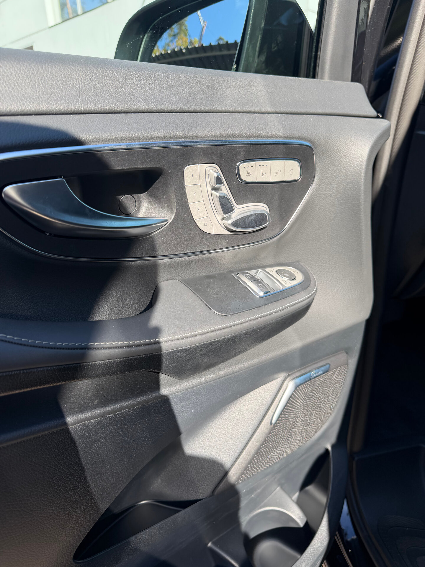 Автомобиль Mercedes-Benz V-Класс 300 d экстра длинный 2.0d AT (237 л.с.) 4WD - 6