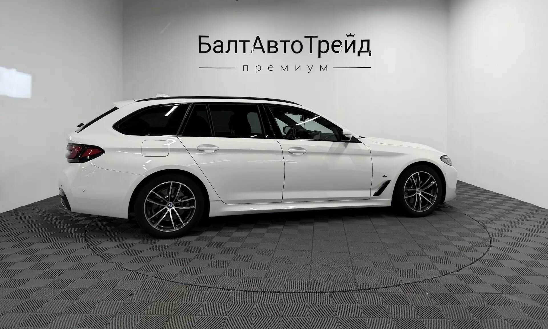 Автомобиль BMW 5 серии 518d 2.0d AT (150 л.с.) - 6