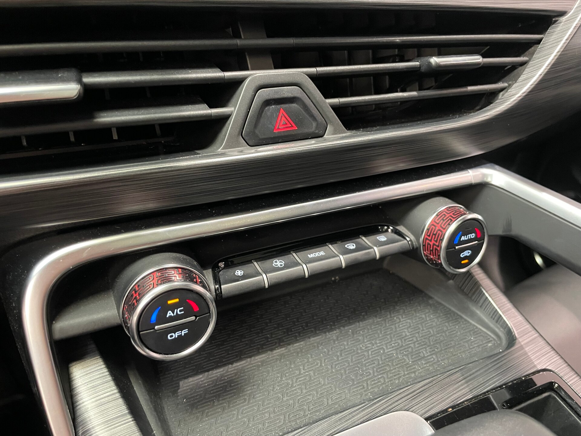 Автомобиль Geely Tugella 2.0 AT (238 л.с.) 4WD - 18