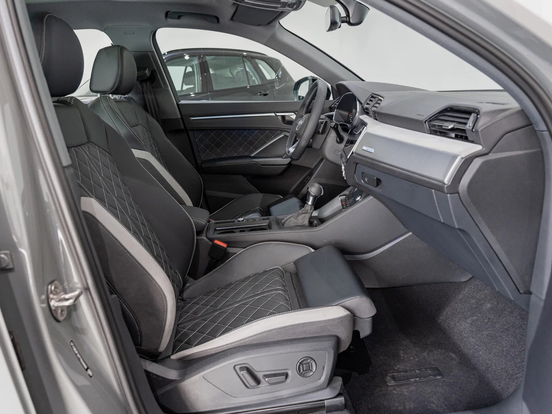 Автомобиль Audi Q3 35 TFSI 1.5 AMT (160 л.с.) - 10