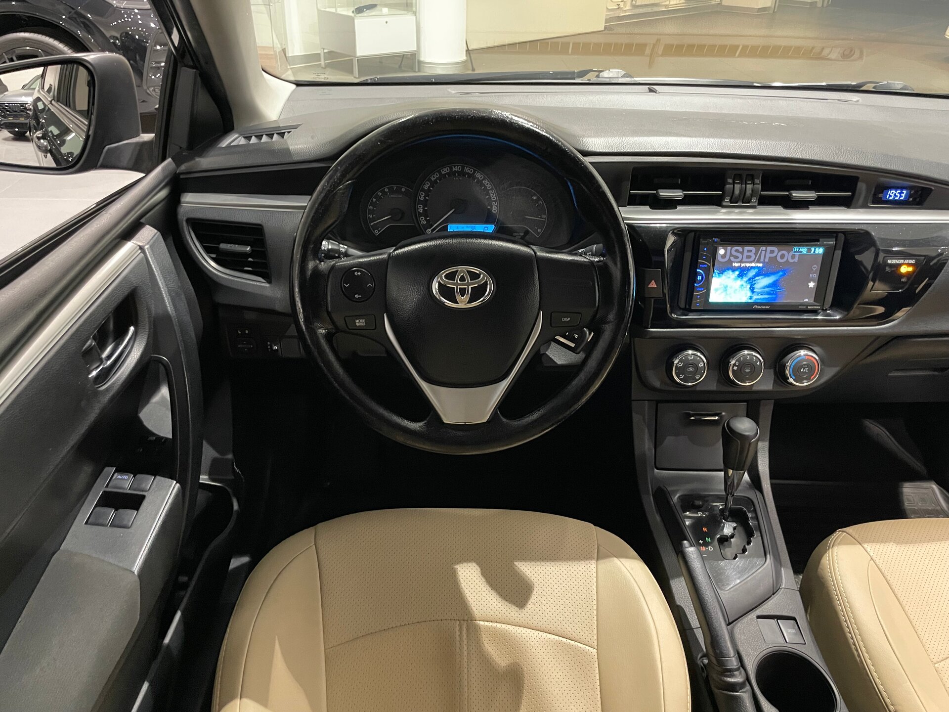 Автомобиль Toyota Corolla 1.6 CVT (122 л.с.) - 14