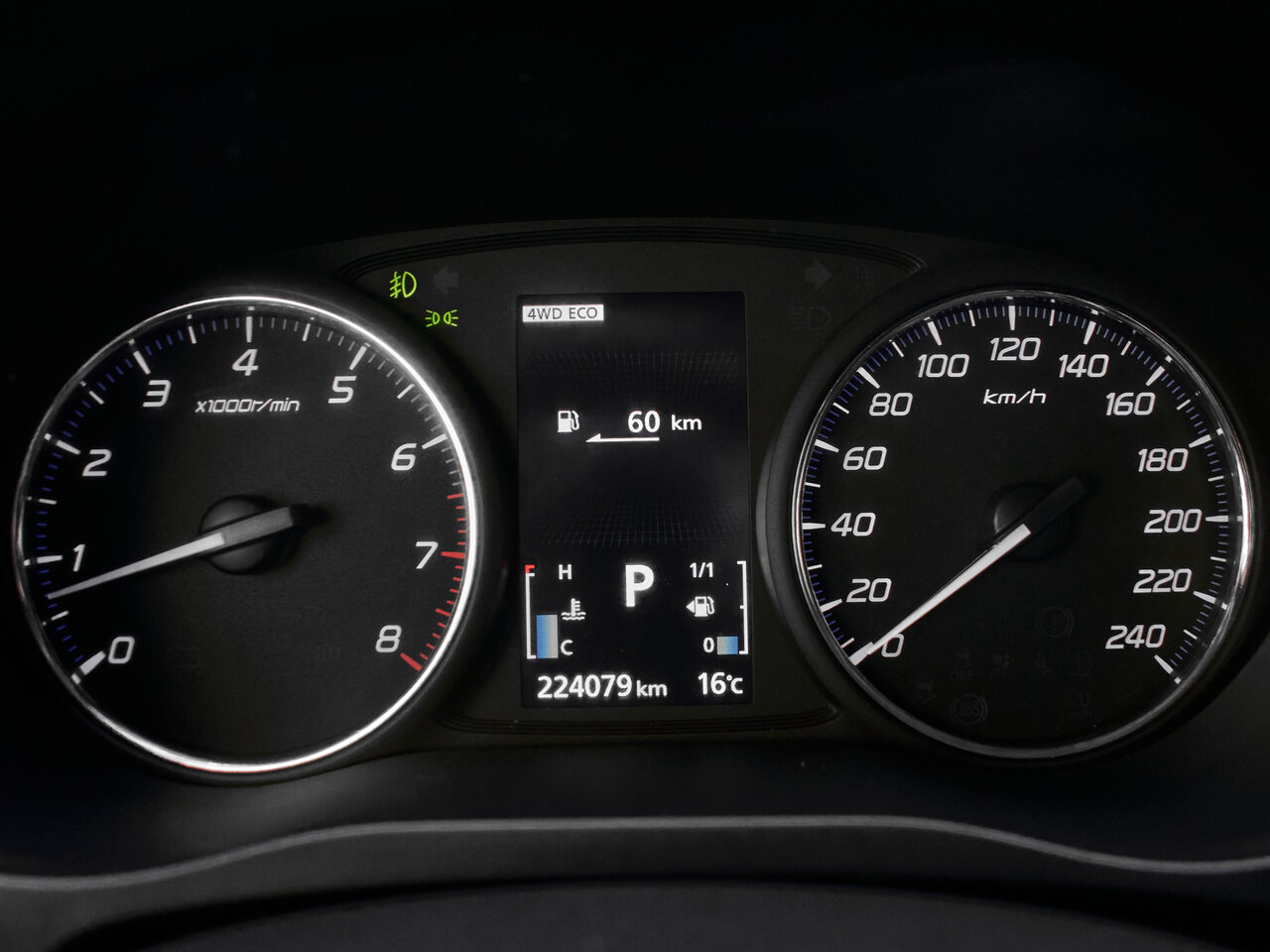 Купить Mitsubishi Outlander 2.4 CVT (167 л.с.) 4WD, 2015 в Екатеренбурге