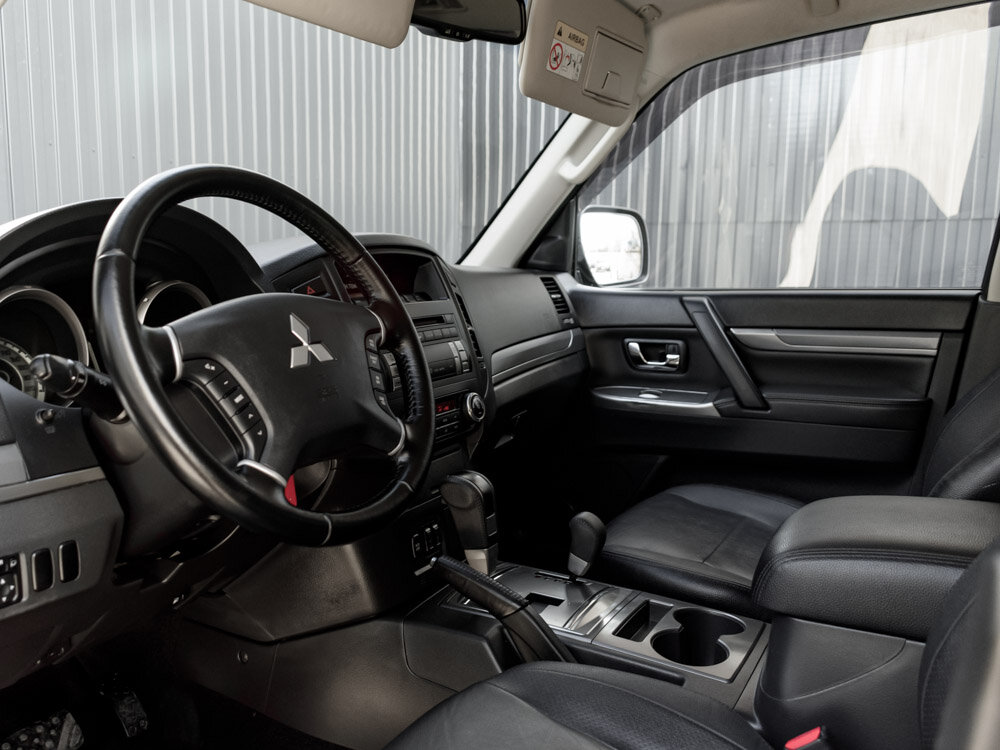 Купить Mitsubishi Pajero 3.0 AT (178 л.с.) 4WD, 2013 в Екатеренбурге