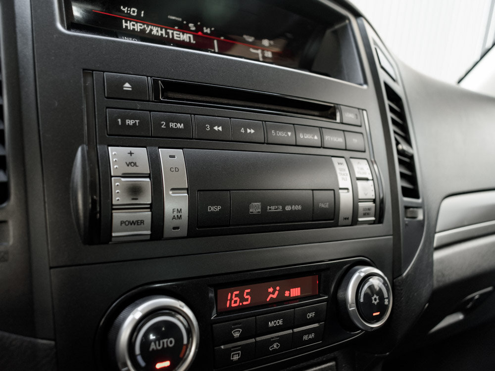 Купить Mitsubishi Pajero 3.0 AT (178 л.с.) 4WD, 2013 в Екатеренбурге