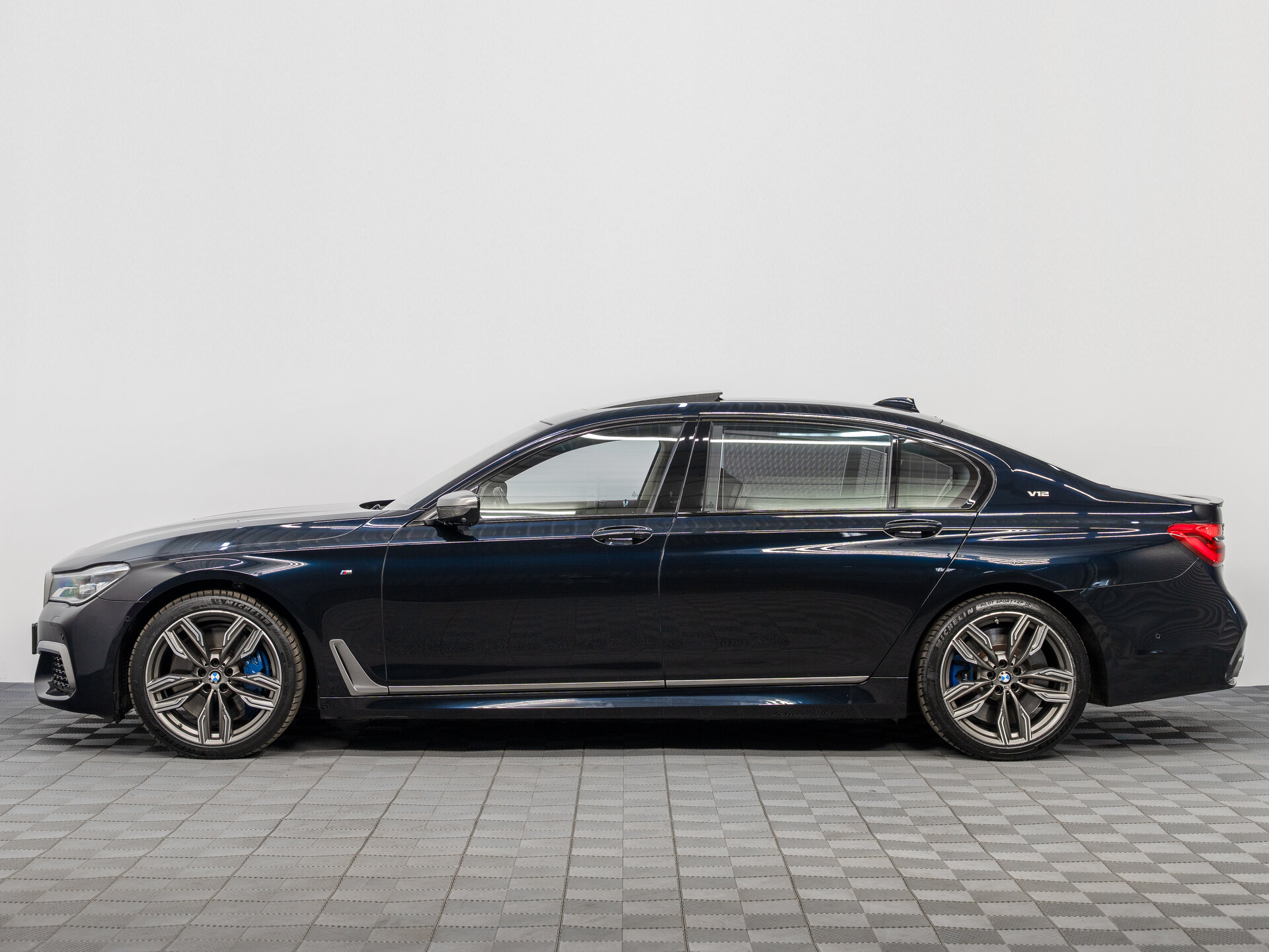 Автомобиль BMW 7 серии M760Li xDrive 6.6 AT (610 л.с.) 4WD - 8