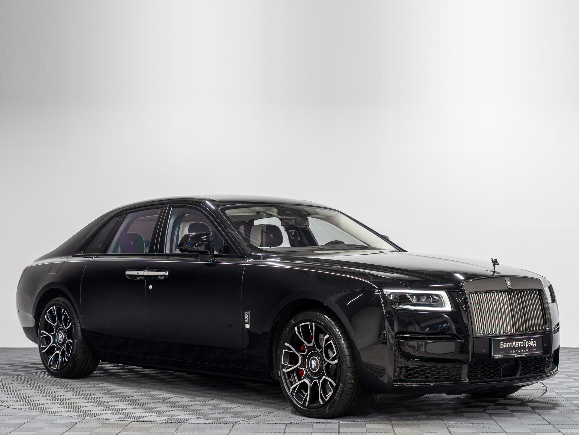 Автомобиль Rolls-Royce Ghost Black Badge 6.8 AT (600 л.с.) 4WD - 6