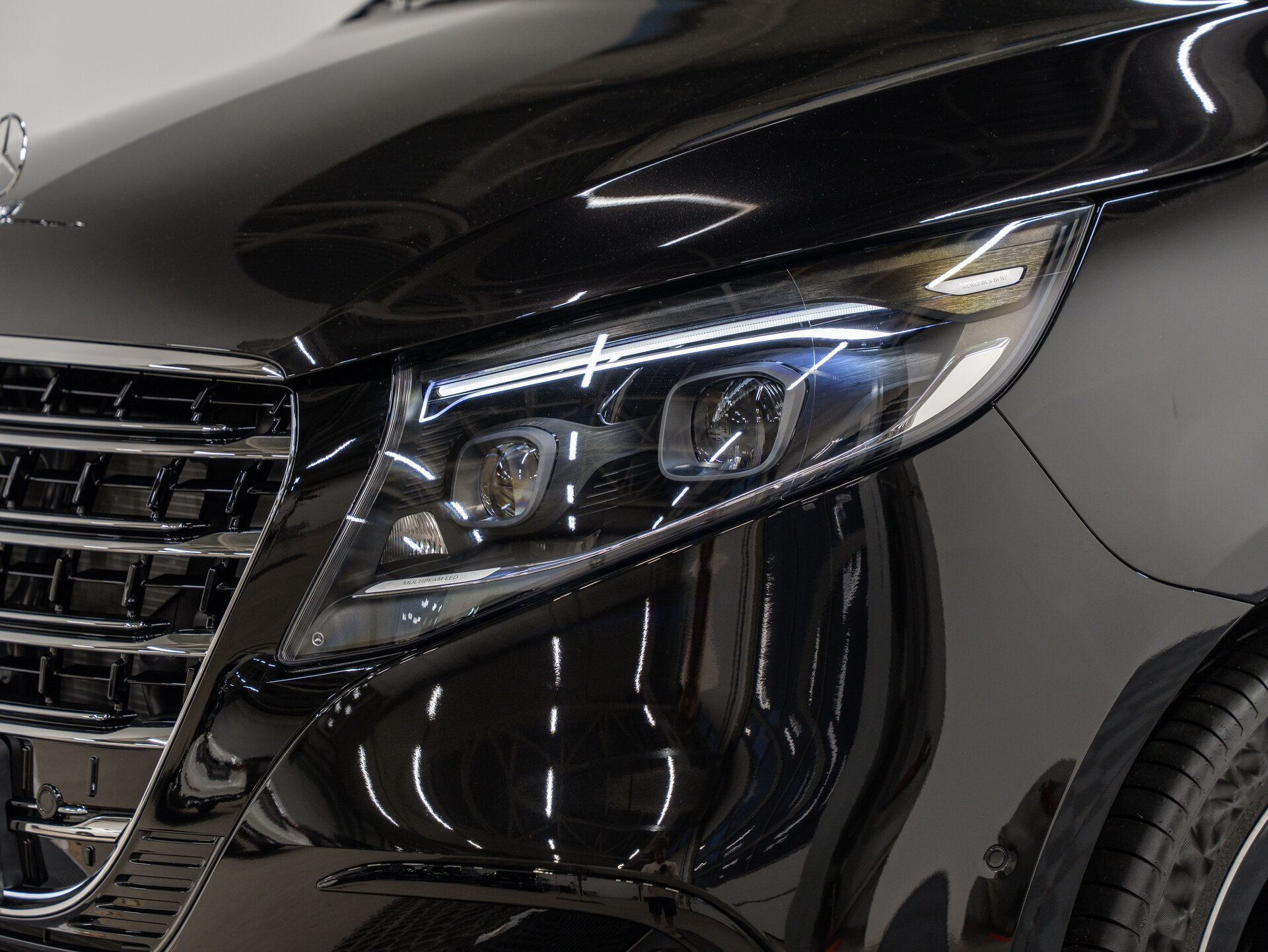 Автомобиль Mercedes-Benz V-Класс 300 d экстра длинный 2.0d AT (237 л.с.) 4WD - 2