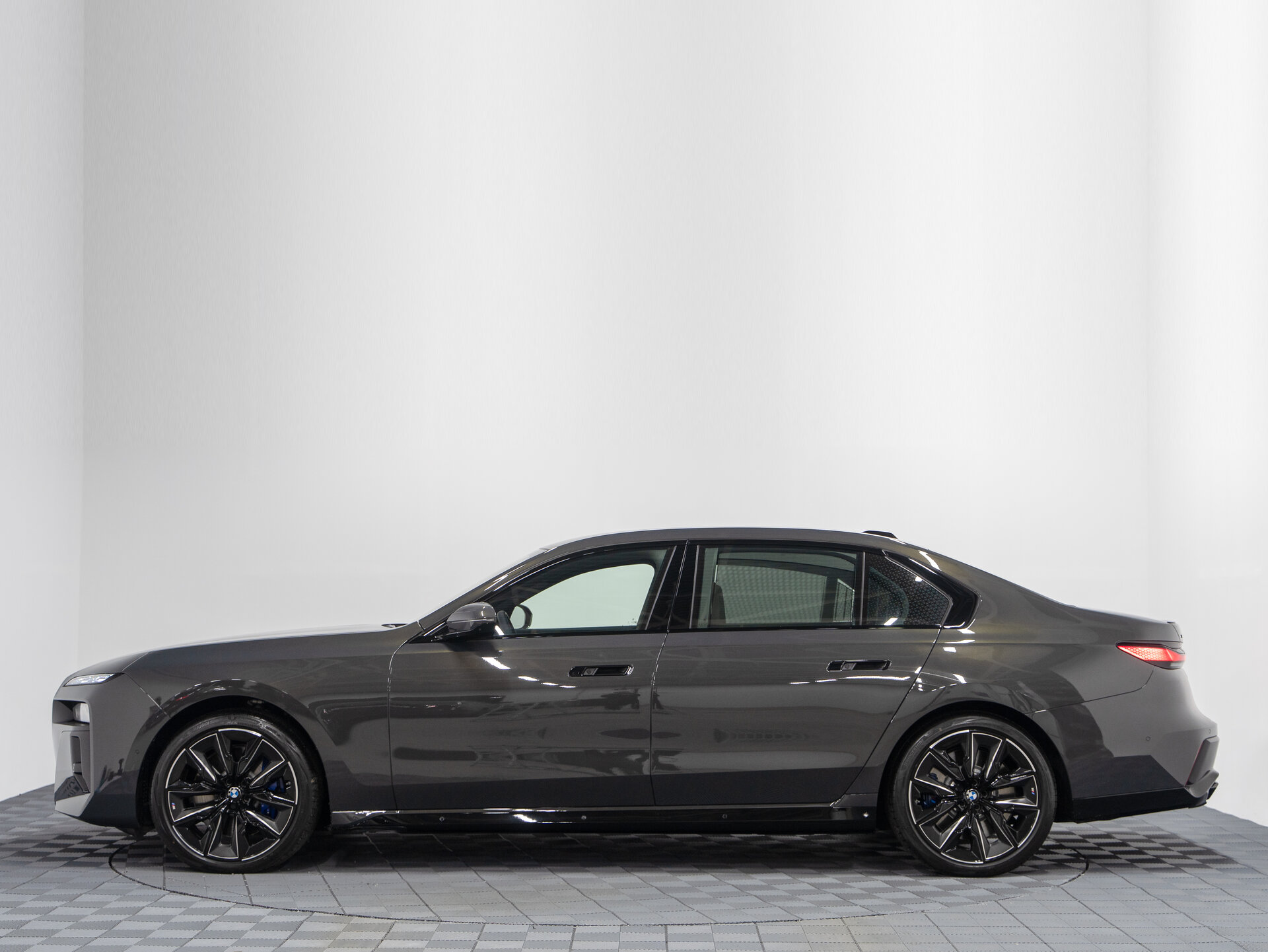 Автомобиль BMW 7 серии 760i xDrive 4.4 AT (544 л.с.) 4WD - 11