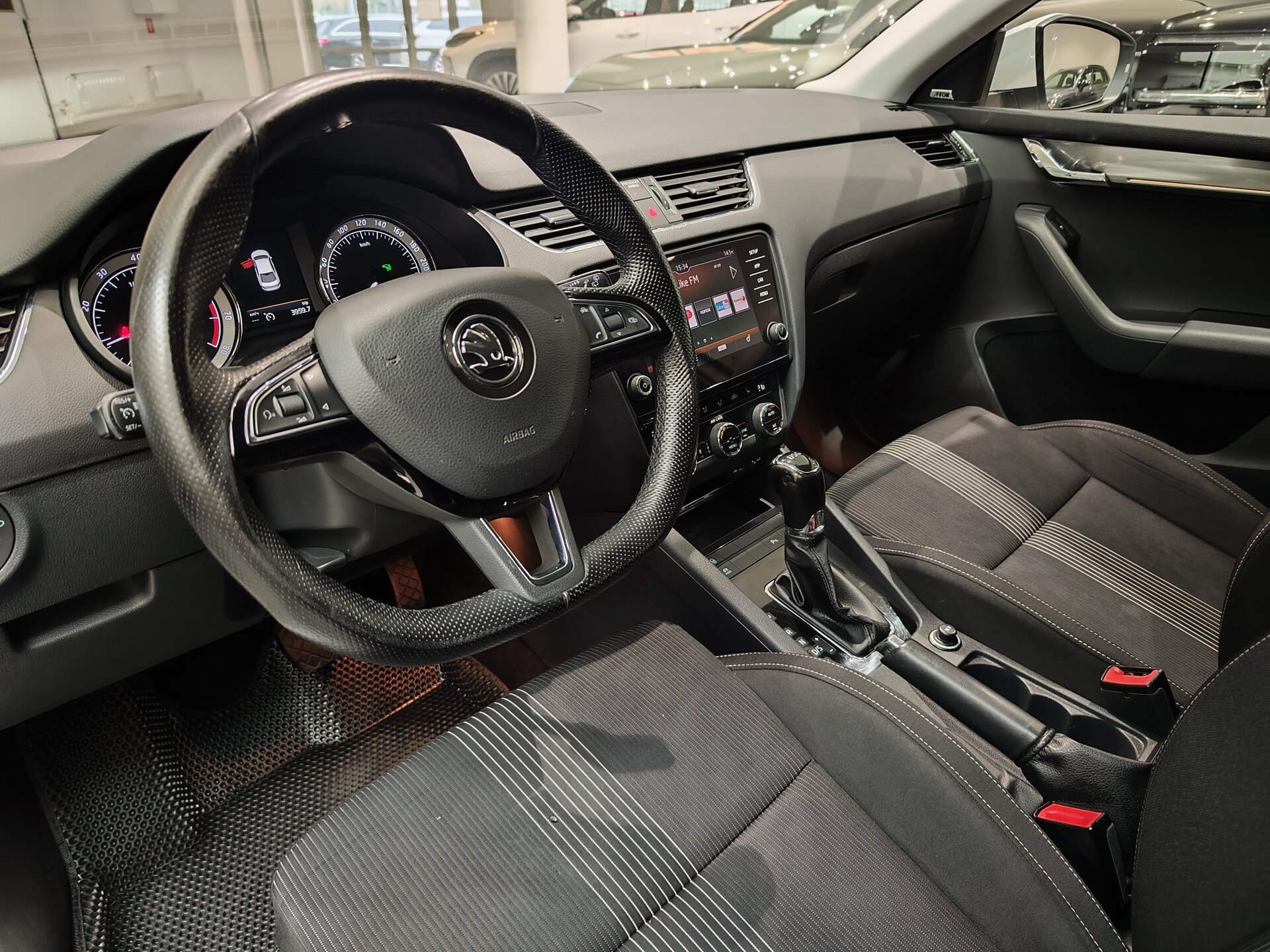 Автомобиль Skoda Octavia 1.8 AMT (180 л.с.) - 7