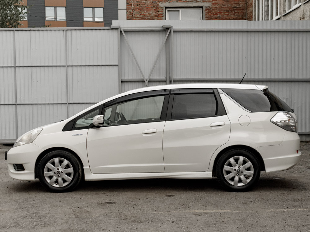 Купить Honda Fit Shuttle 1.3hyb CVT (88 л.с.), 2013 в Екатеренбурге